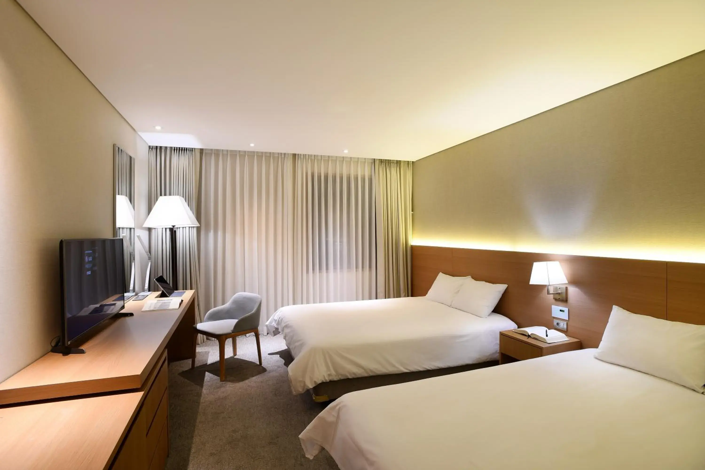 Bedroom, Bed in Astar Hotel Jeju