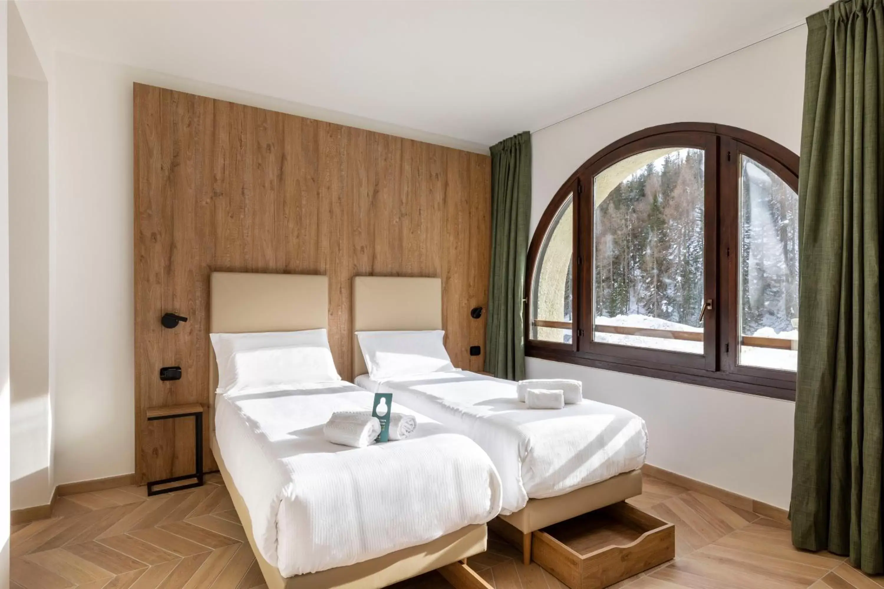 Twin Room - Disability Access in B&B Hotel Passo Tre Croci Cortina Twin Room - Disability Access in B&B Hotel Passo Tre Croci Cortina