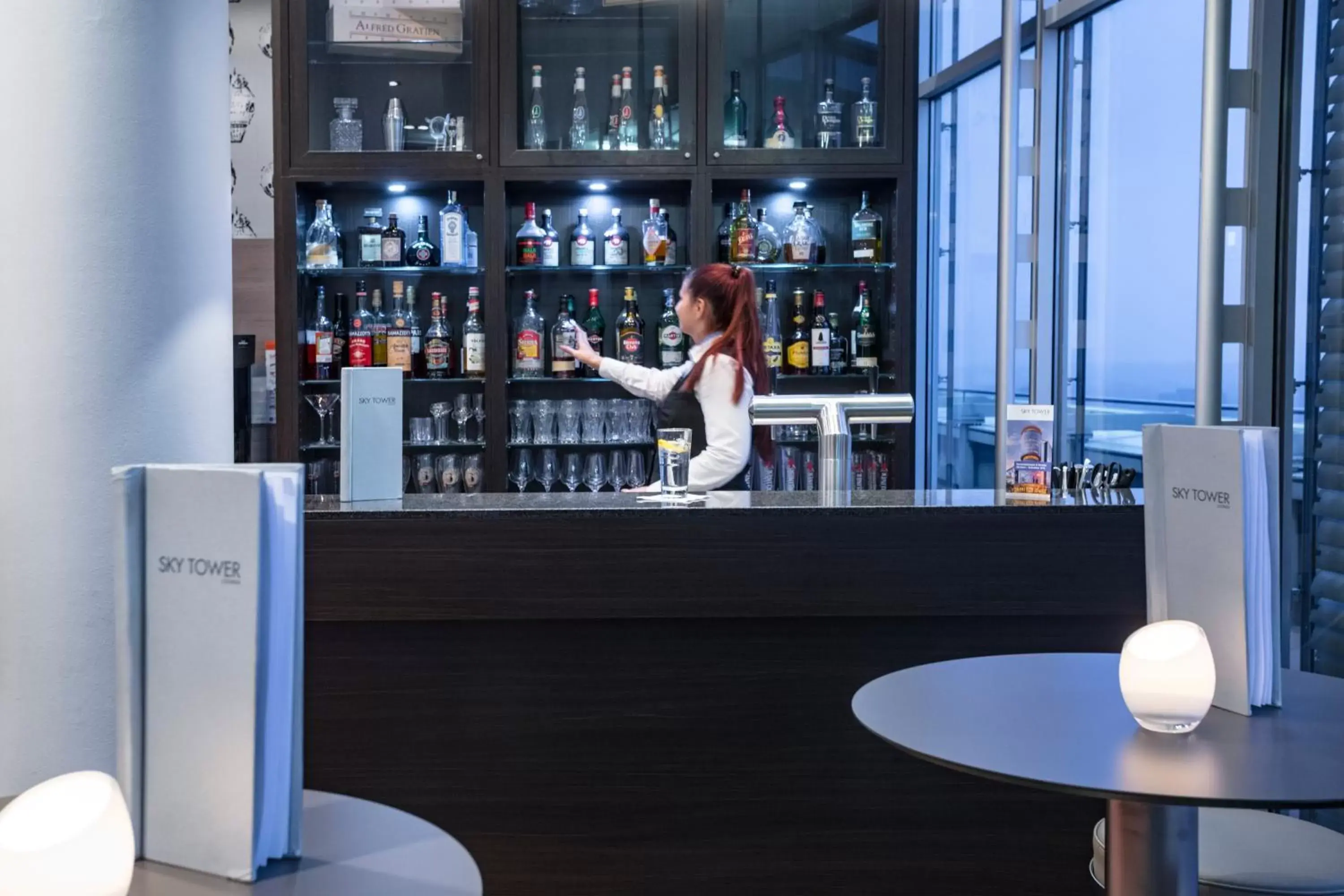 Lounge or bar in Select Hotel Berlin Spiegelturm