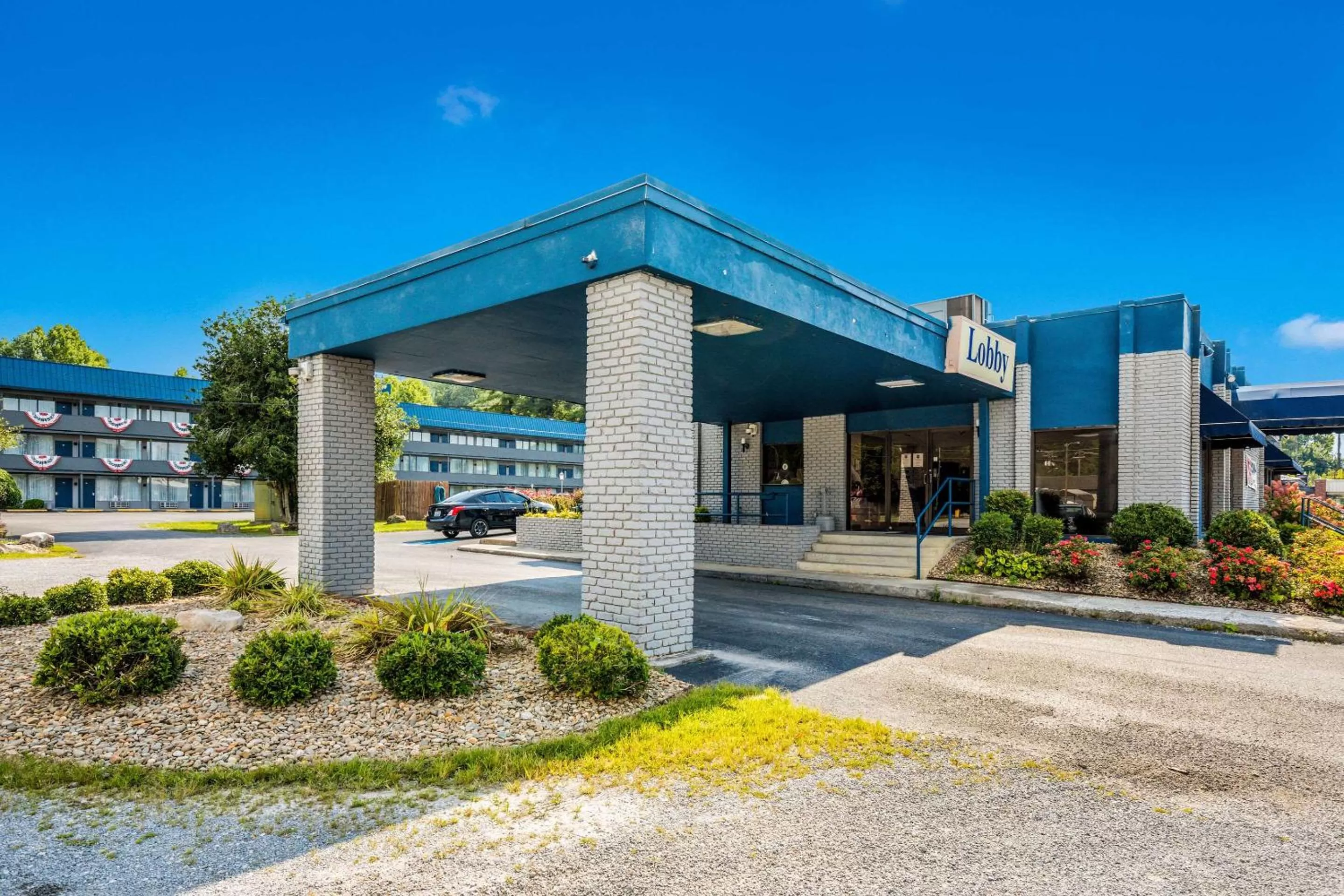 Property building in Suburban Studios Middlesboro