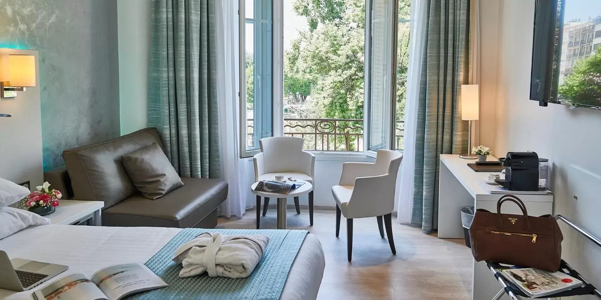 Bedroom, Seating Area in Best Western Plus Hotel Carlton Annecy