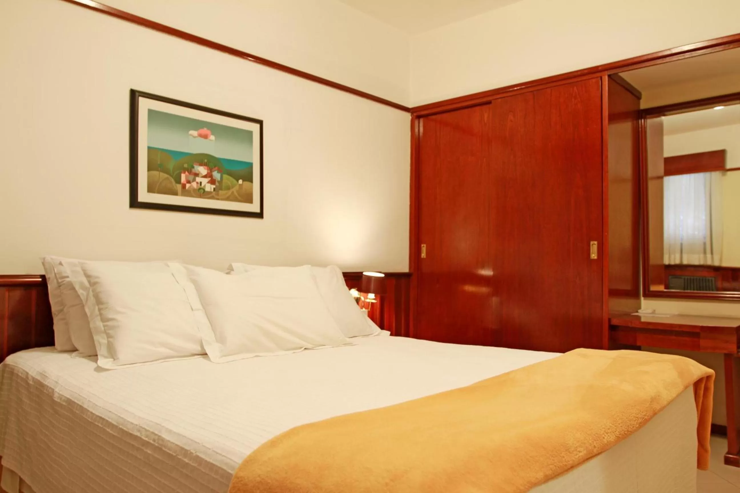 Photo of the whole room, Bed in Travel Inn Saint Charles