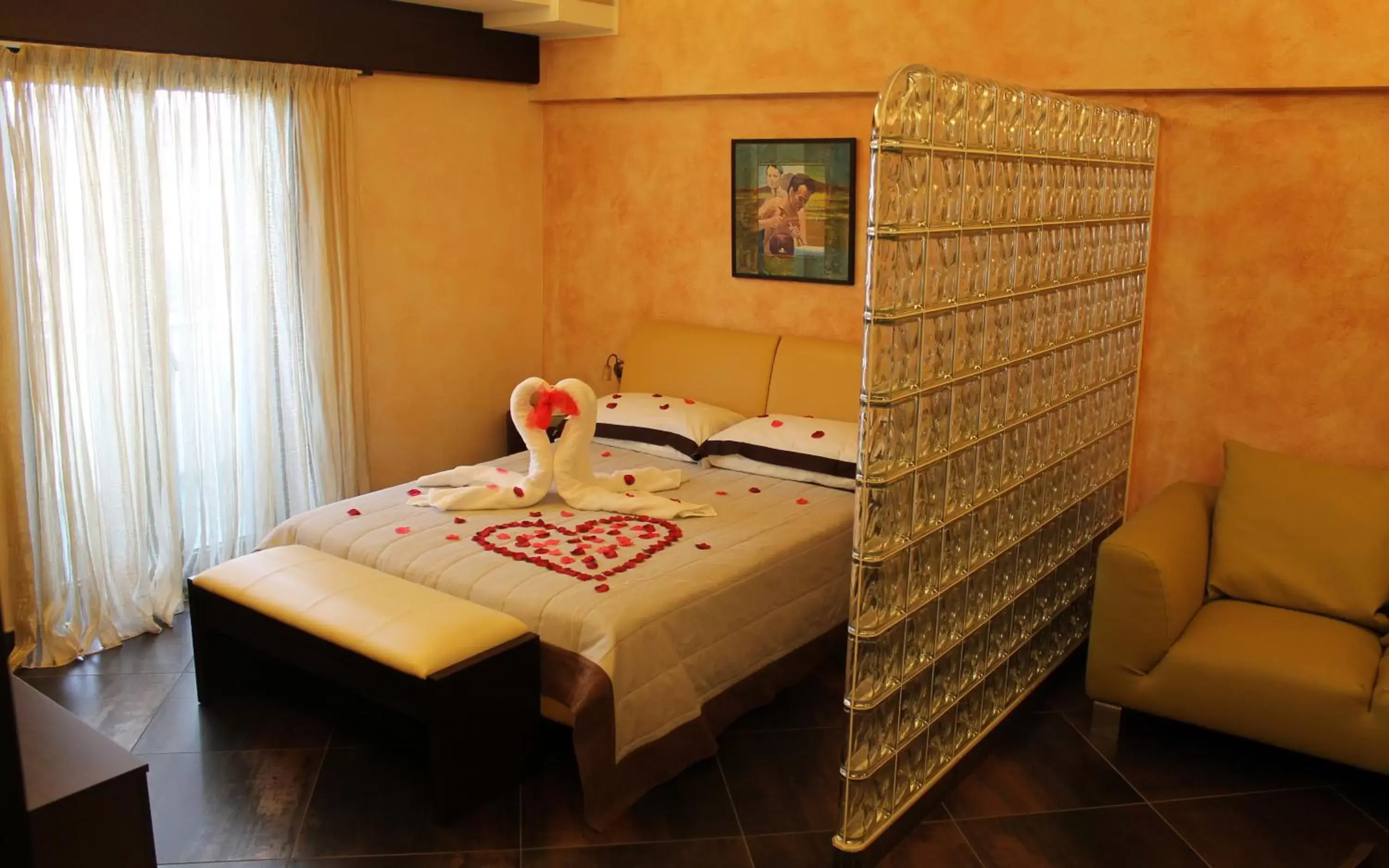 Photo of the whole room, Bed in Abalon Pompei Resort