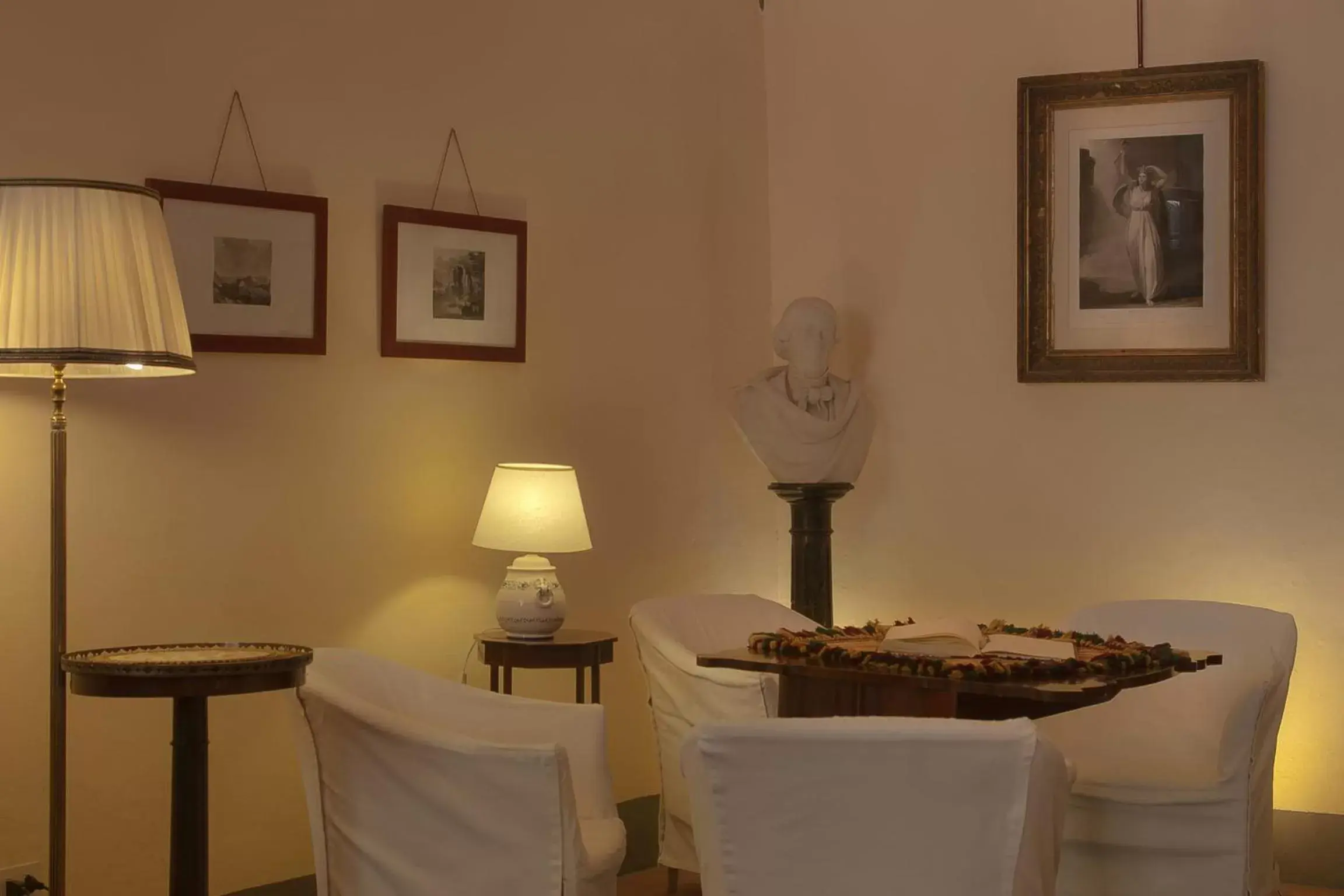 Lobby or reception, Dining Area in Hotel L'Antico Pozzo