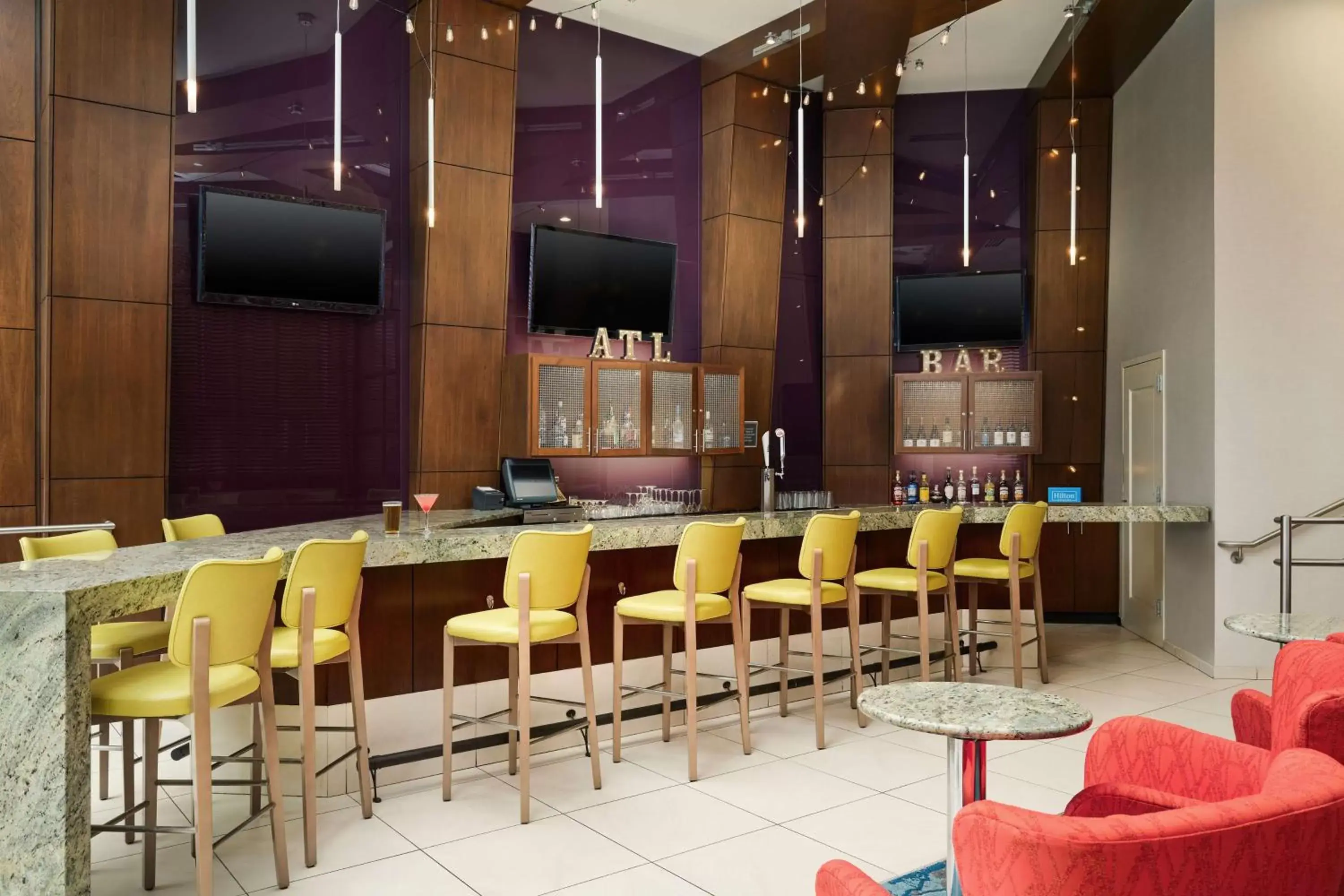 Lobby or reception, Lounge/Bar in Hampton Inn & Suites Atlanta-Midtown, Ga