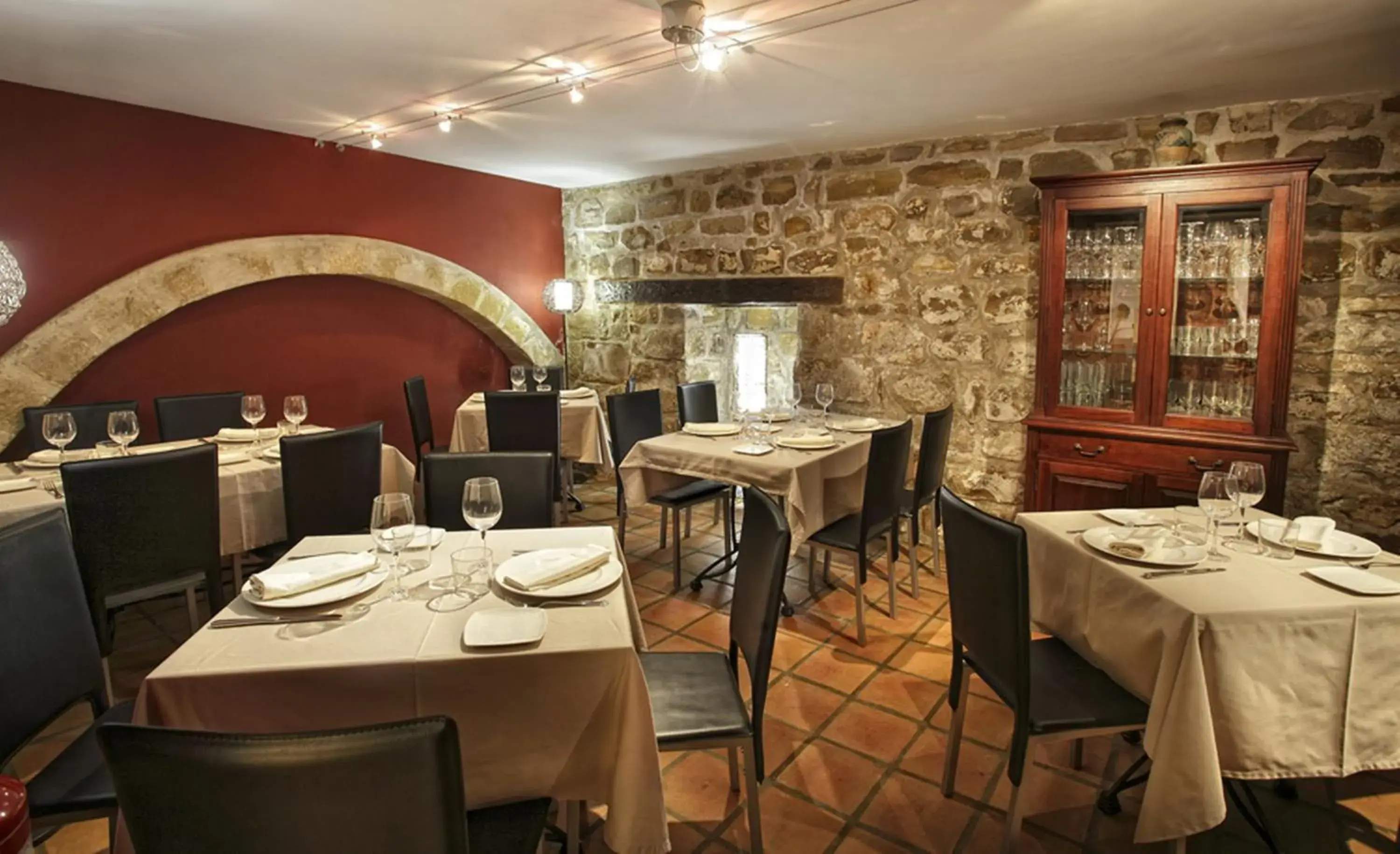 Restaurant/Places to Eat in Alvaro de Torres Boutique