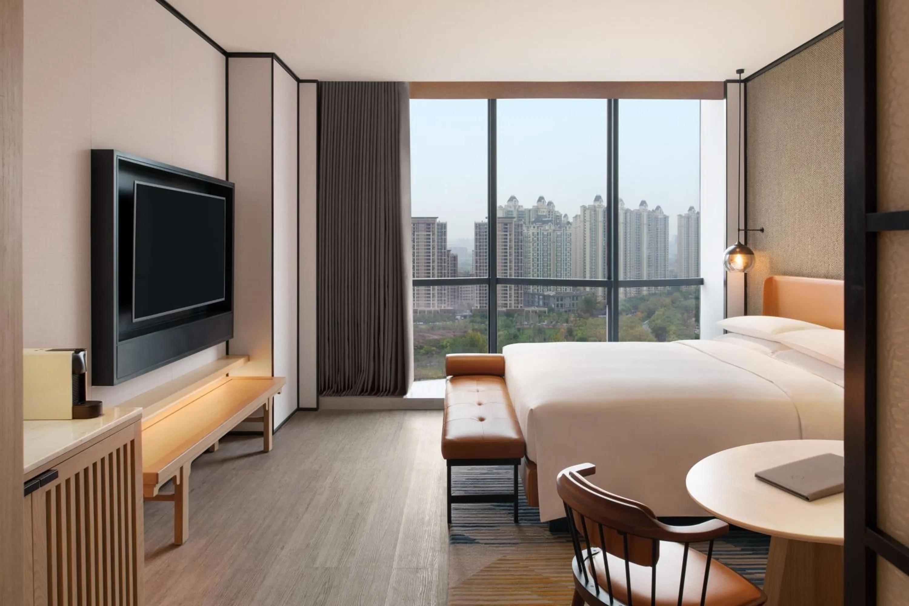 Photo of the whole room, Bed in Sheraton Xi'an Chanba