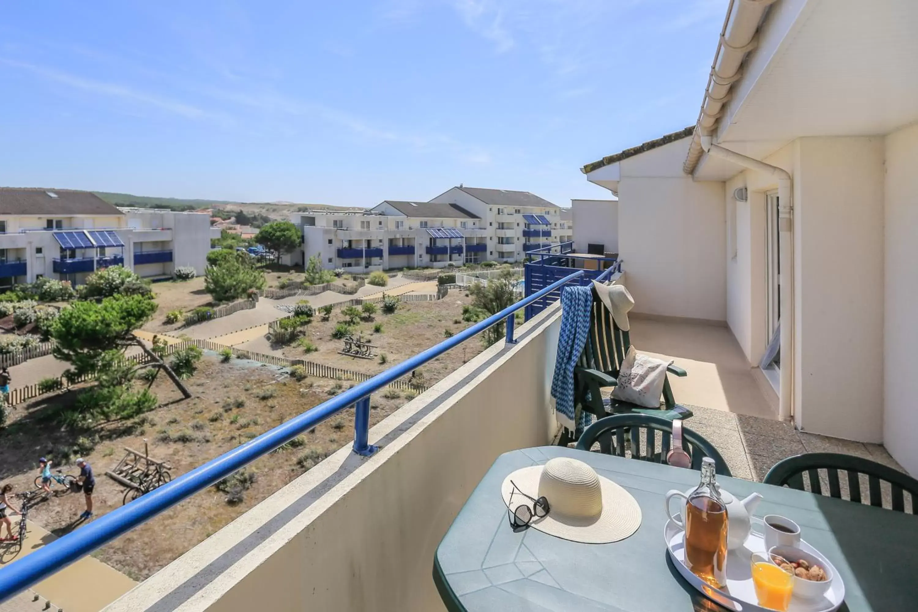 Property building, Balcony/Terrace in Résidence Pierre & Vacances Bleu Marine