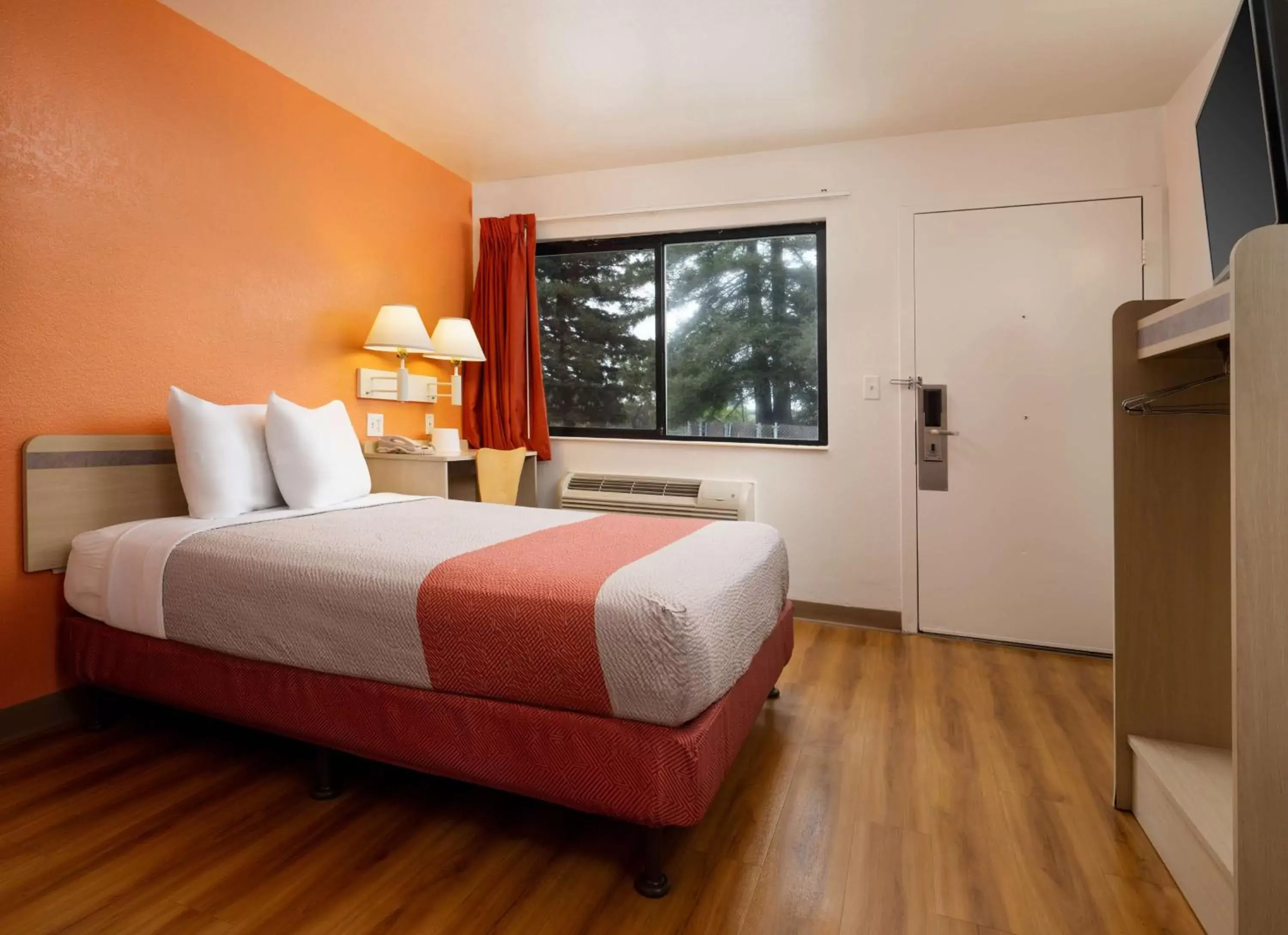Photo of the whole room, Bed in Motel 6-San Luis Obispo, CA - North
