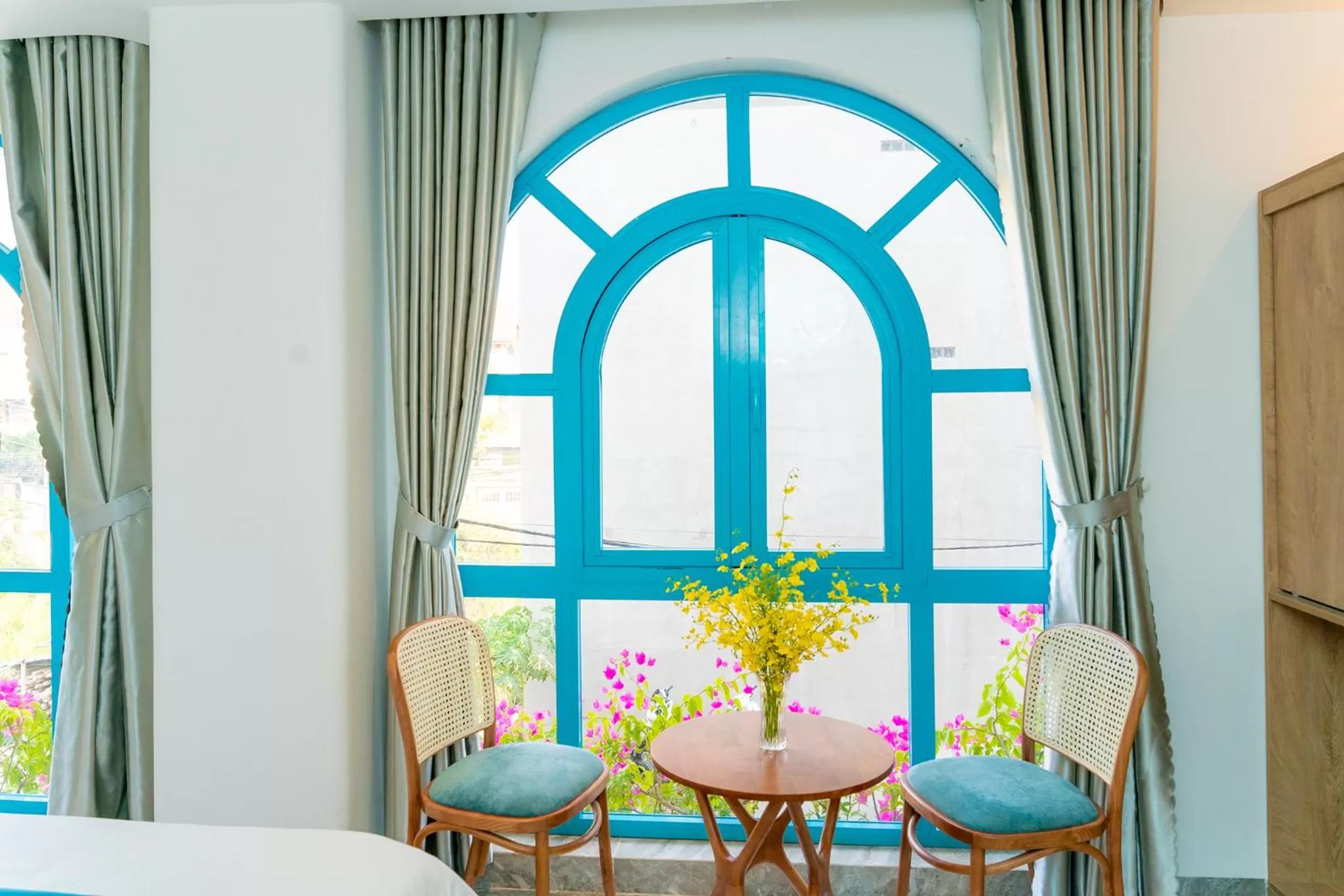 Balcony/Terrace, Bed in La Casa Boutique Hotel