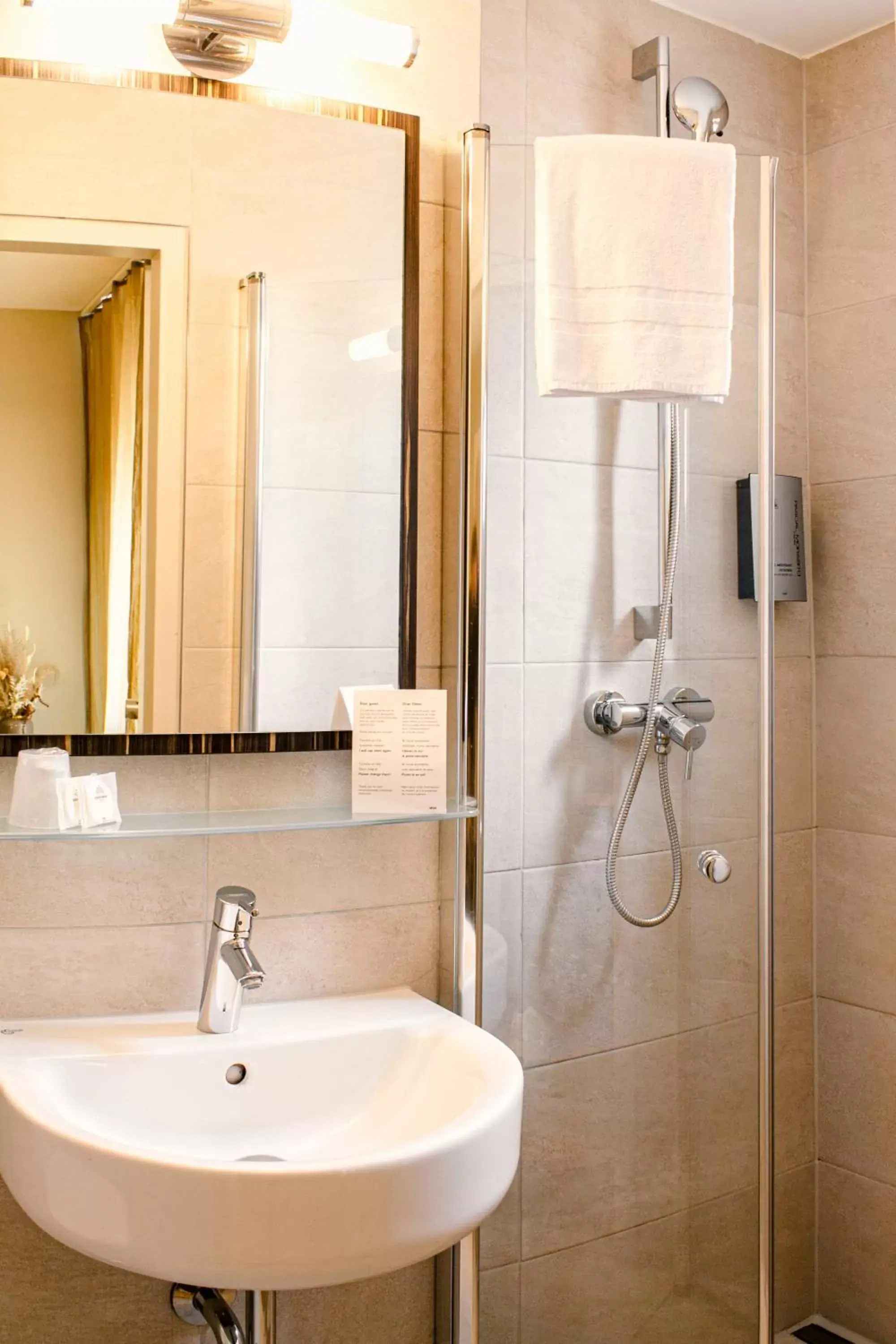 Bathroom in Arkade Hotel am Theater