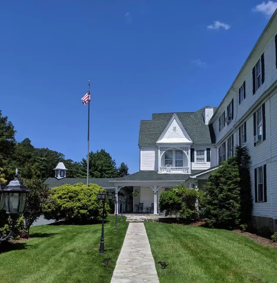 Property Building in Green Park Inn