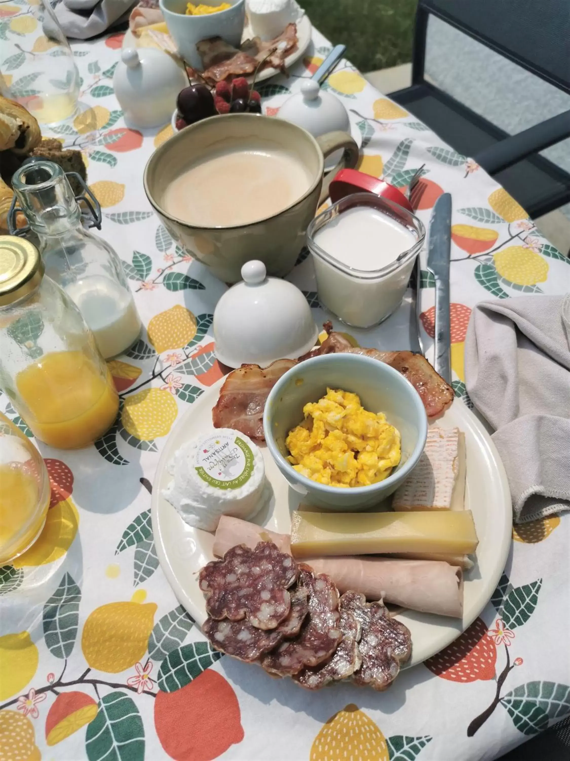 Breakfast in Au Jardin des Deux Roches