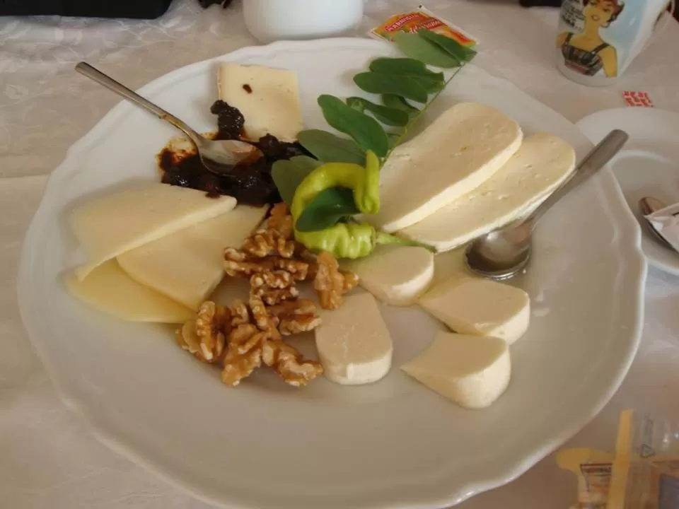 Restaurant/places to eat in Platani Hotel