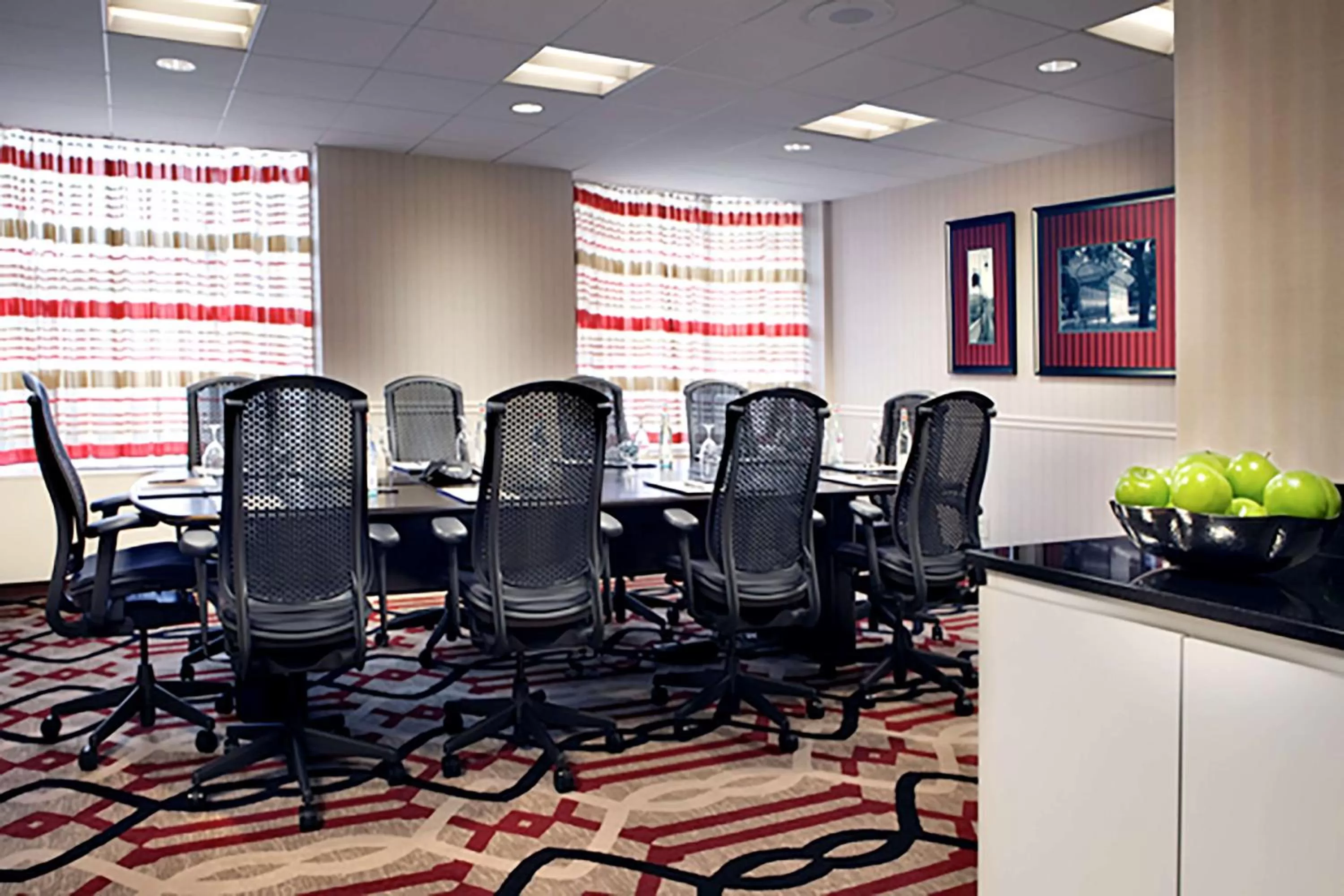 Meeting/conference room in Hilton Rosemont Chicago O'Hare