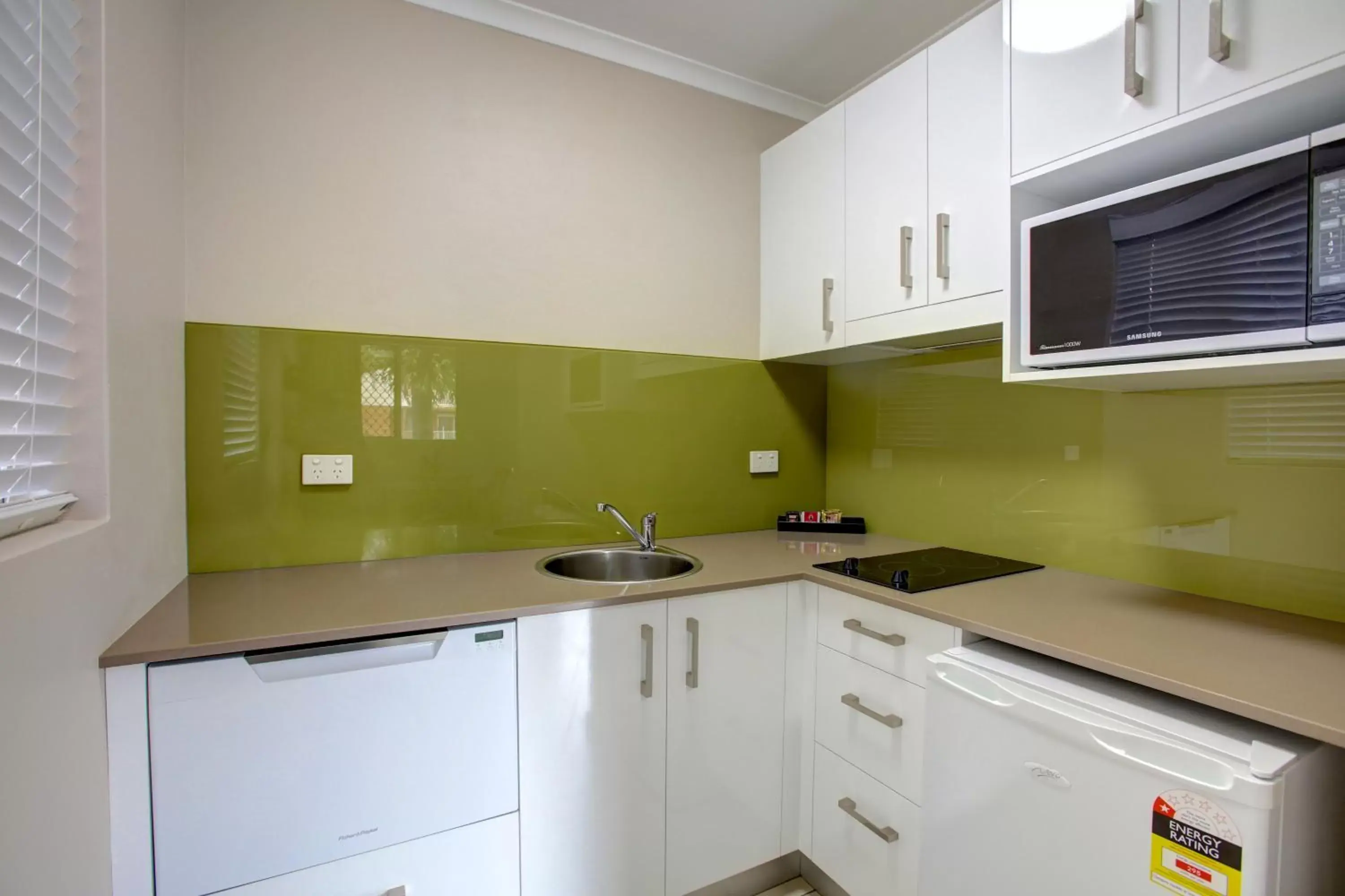 Kitchen or kitchenette, Kitchen/Kitchenette in Beachpark Apartments Coffs Harbour