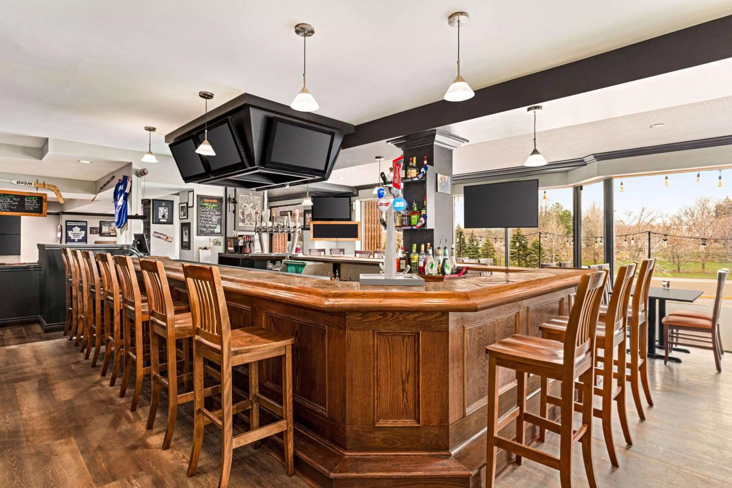 Restaurant/places to eat in Ramada Plaza by Wyndham Niagara Falls