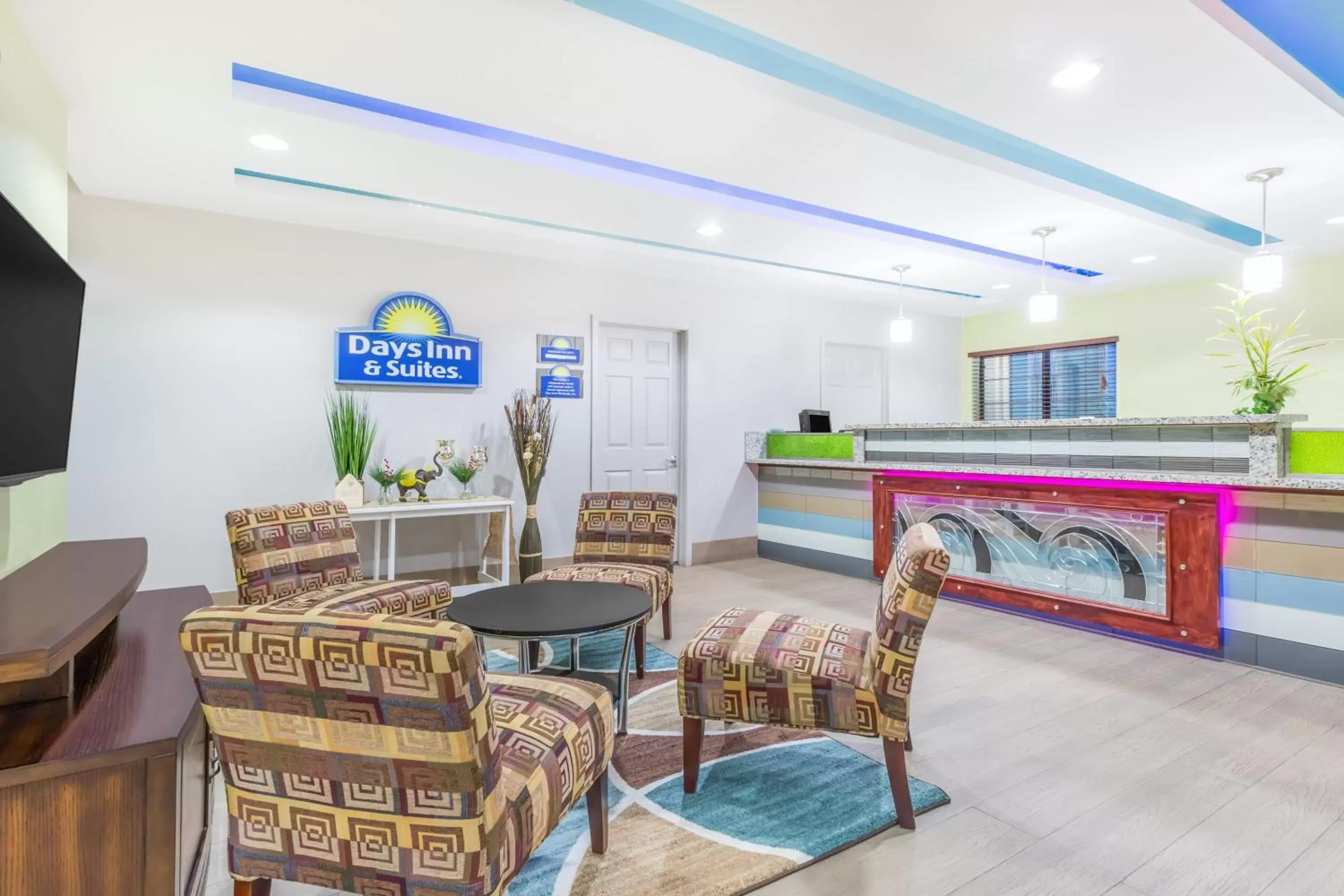 Lobby or reception in Days Inn & Suites by Wyndham Madisonville