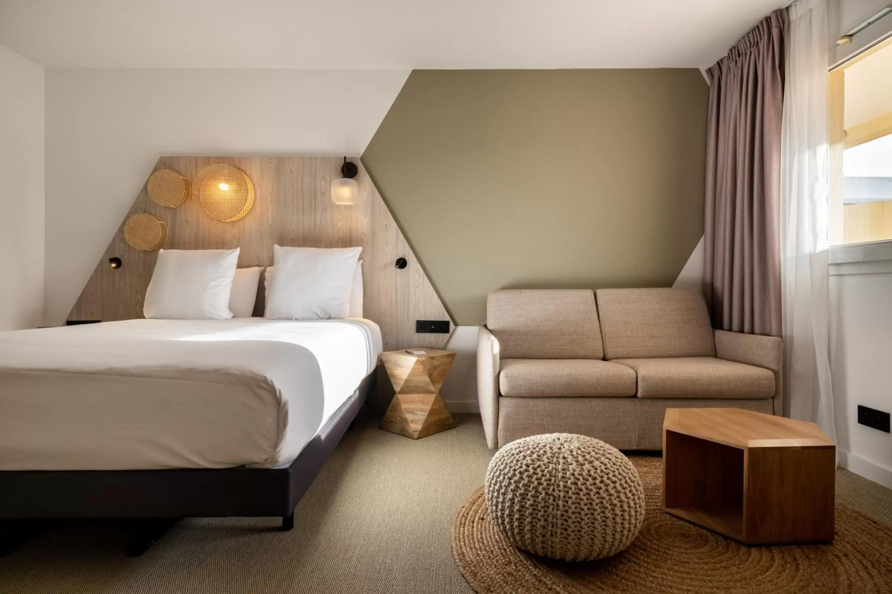Bedroom, Bed in Mercure Cannes Mandelieu