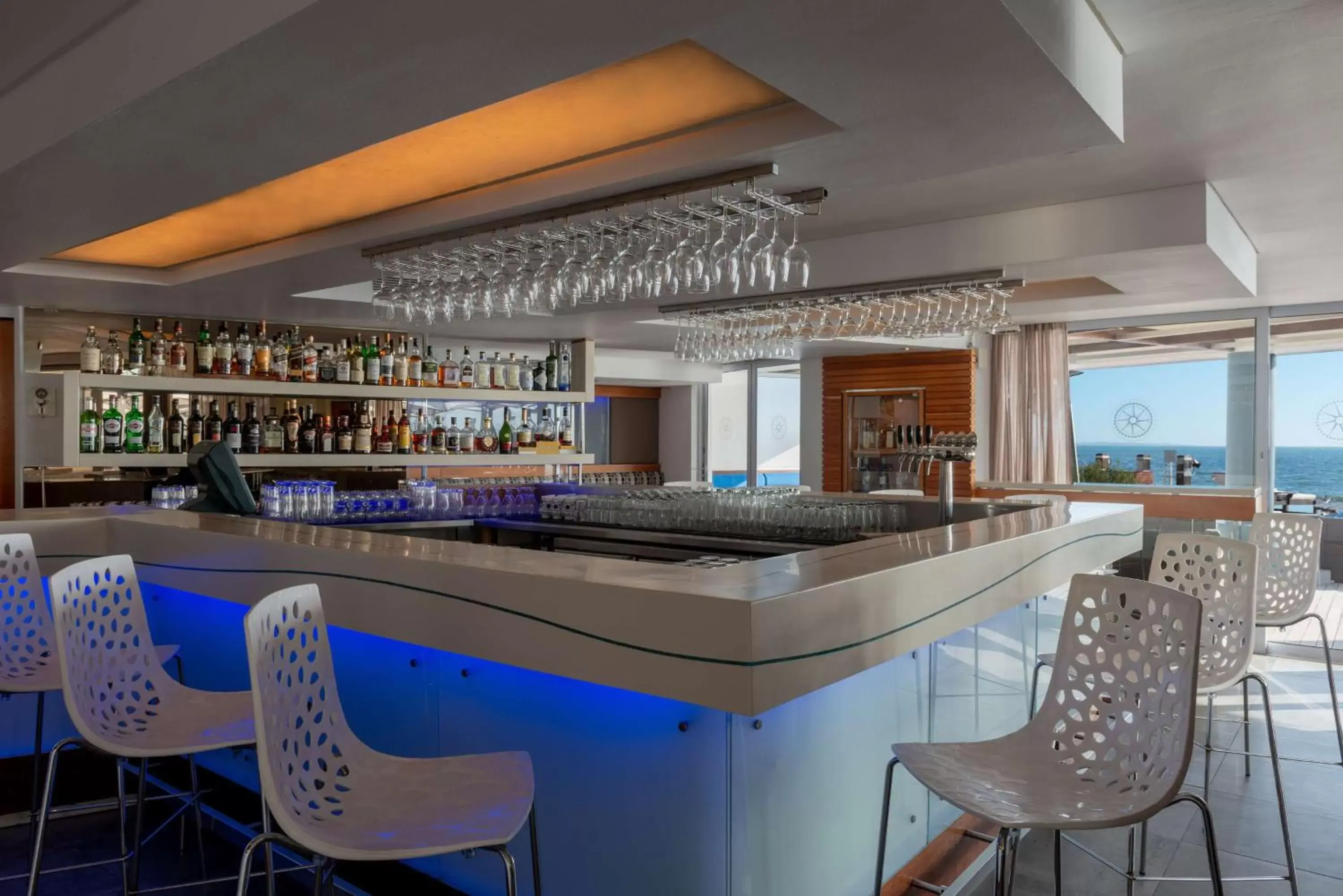 Lounge or bar, Lounge/Bar in Radisson Blu Hotel Waterfront, Cape Town