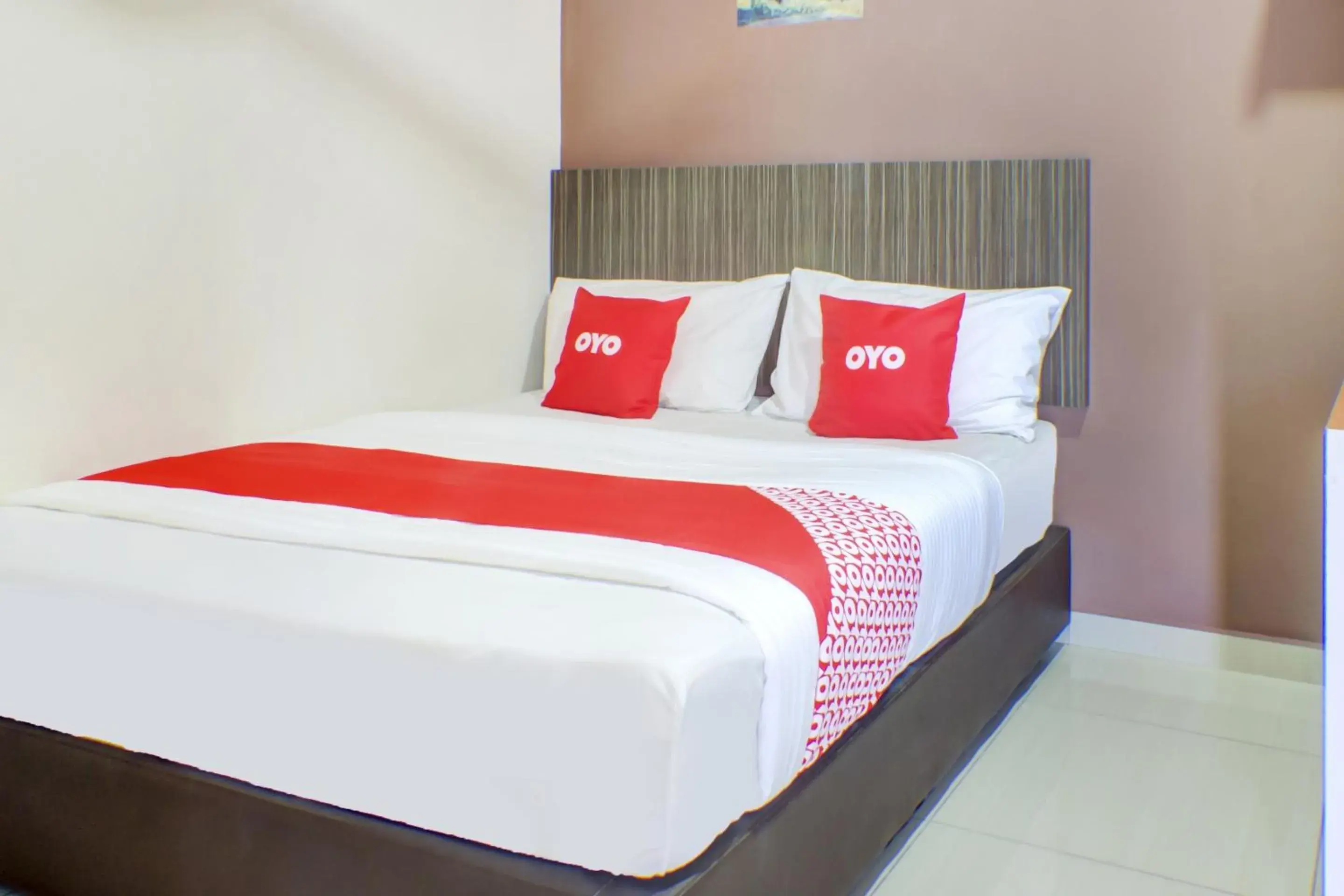 Bed in OYO 89985 Js Hotel