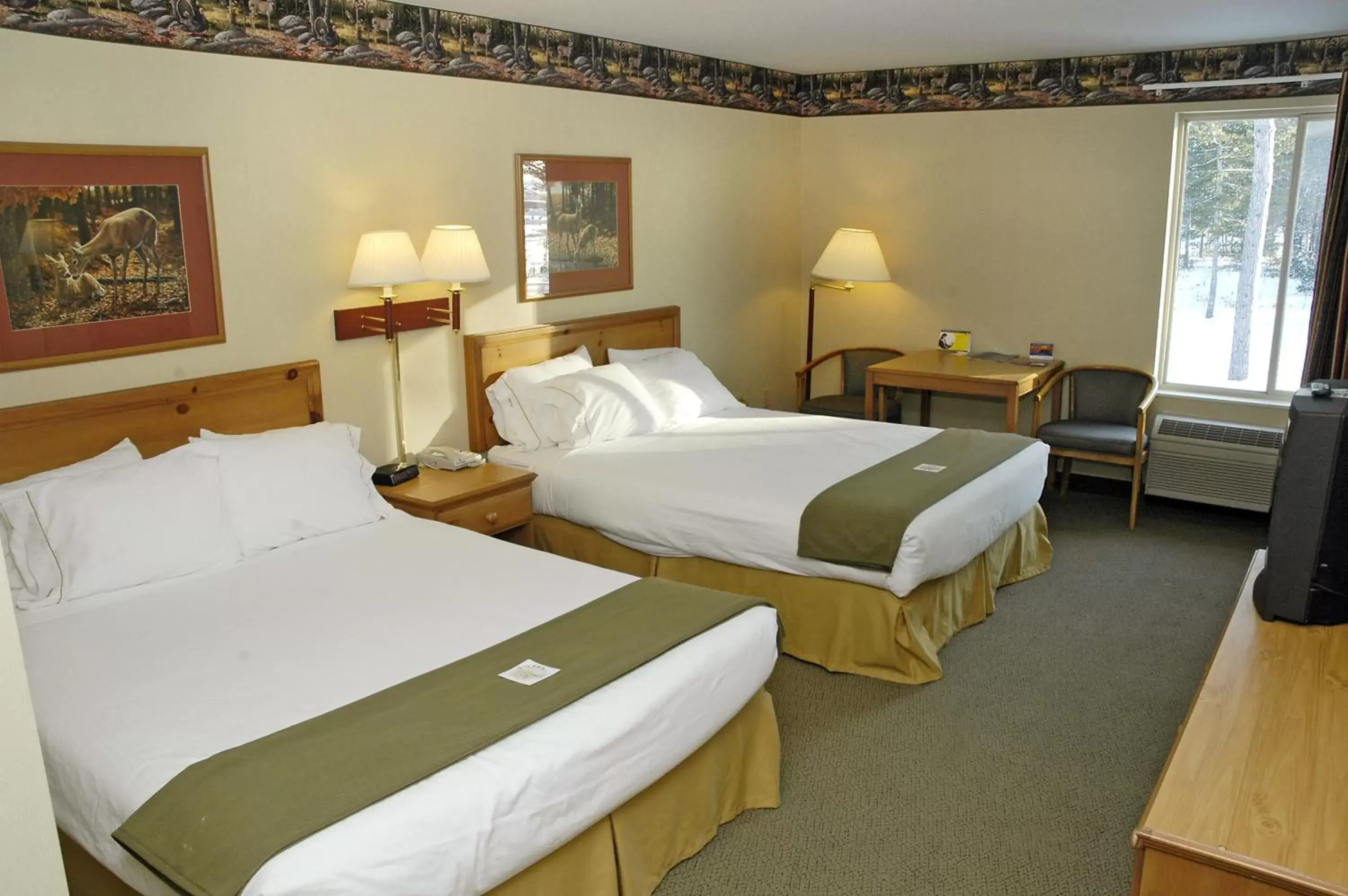 Photo of the whole room, Bed in Pellston Lodge Photo of the whole room, Bed in Pellston Lodge