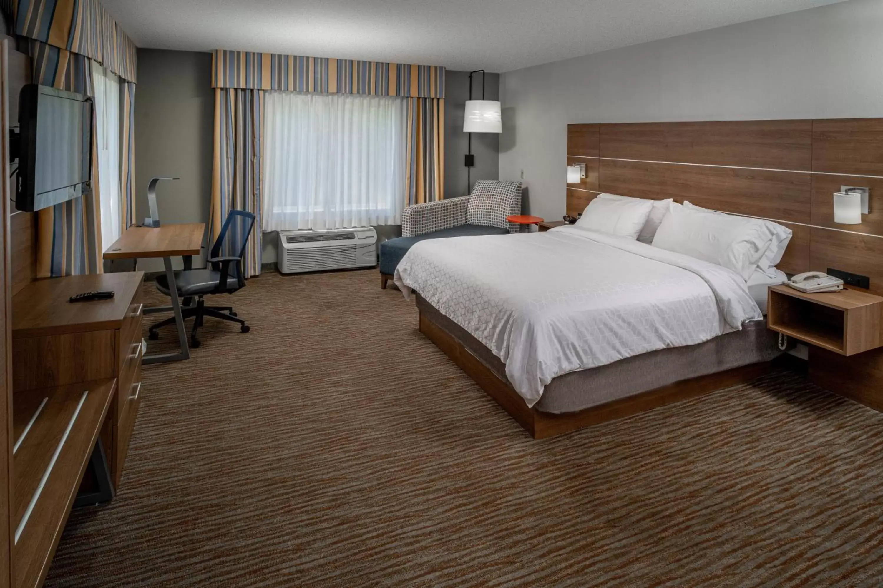 Photo of the whole room, Bed in Holiday Inn Express and Suites Pikeville, an IHG Hotel