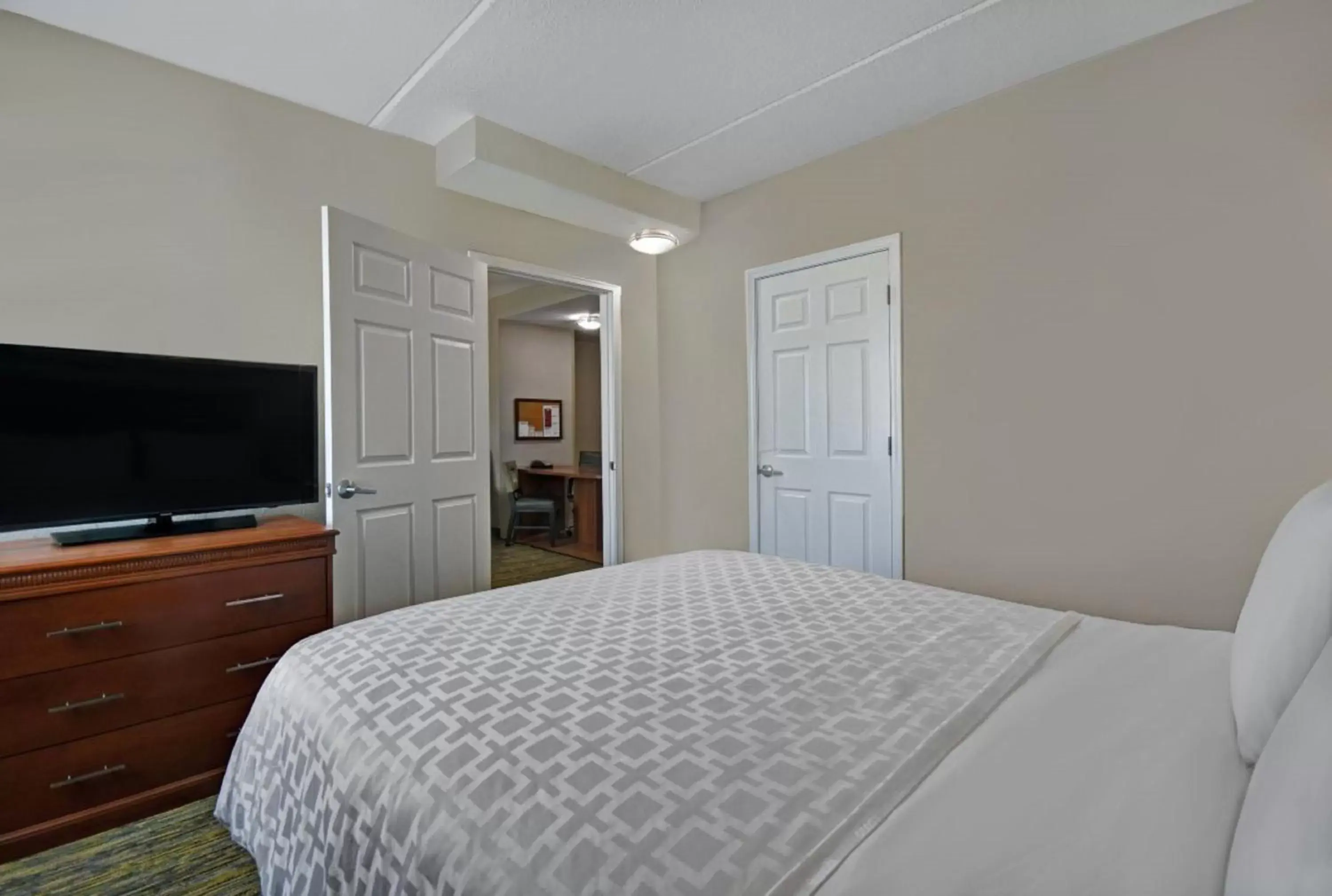 Photo of the whole room, Bed in Candlewood Suites - Mooresville Lake Norman, an IHG Hotel