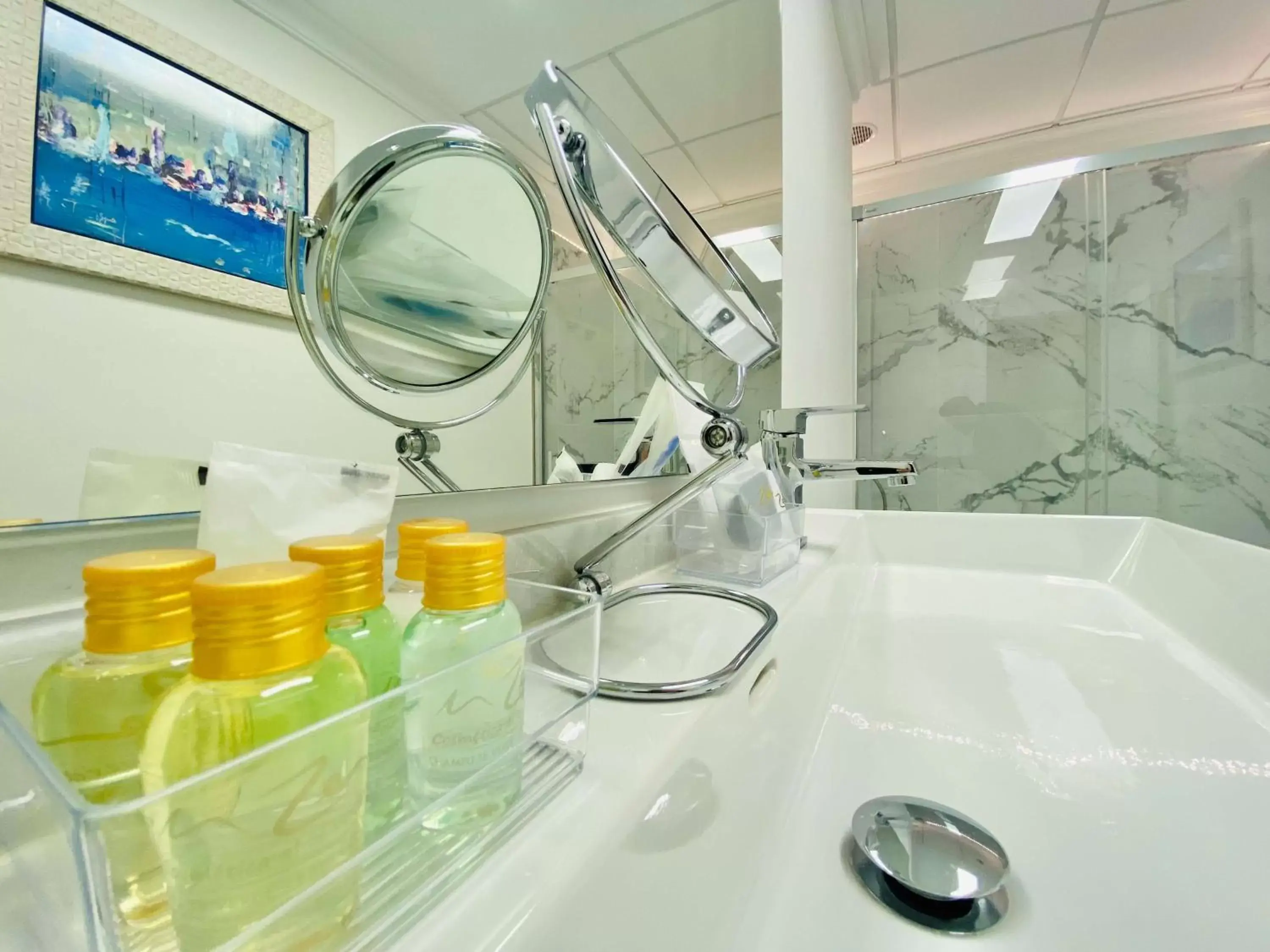 Bathroom in Hotel Las Cortes De Cádiz