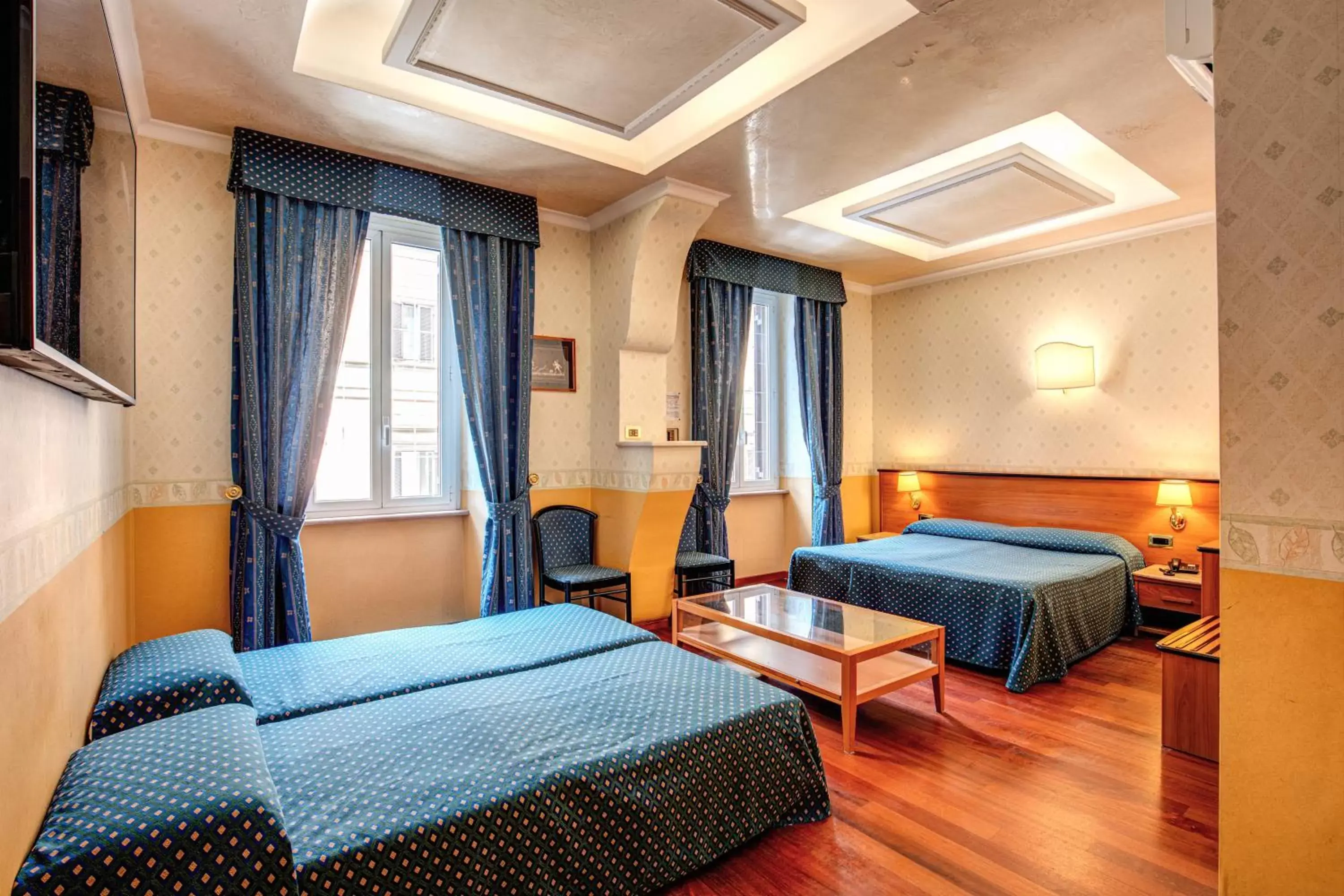 Photo of the whole room, Bed in Hotel Verona Rome