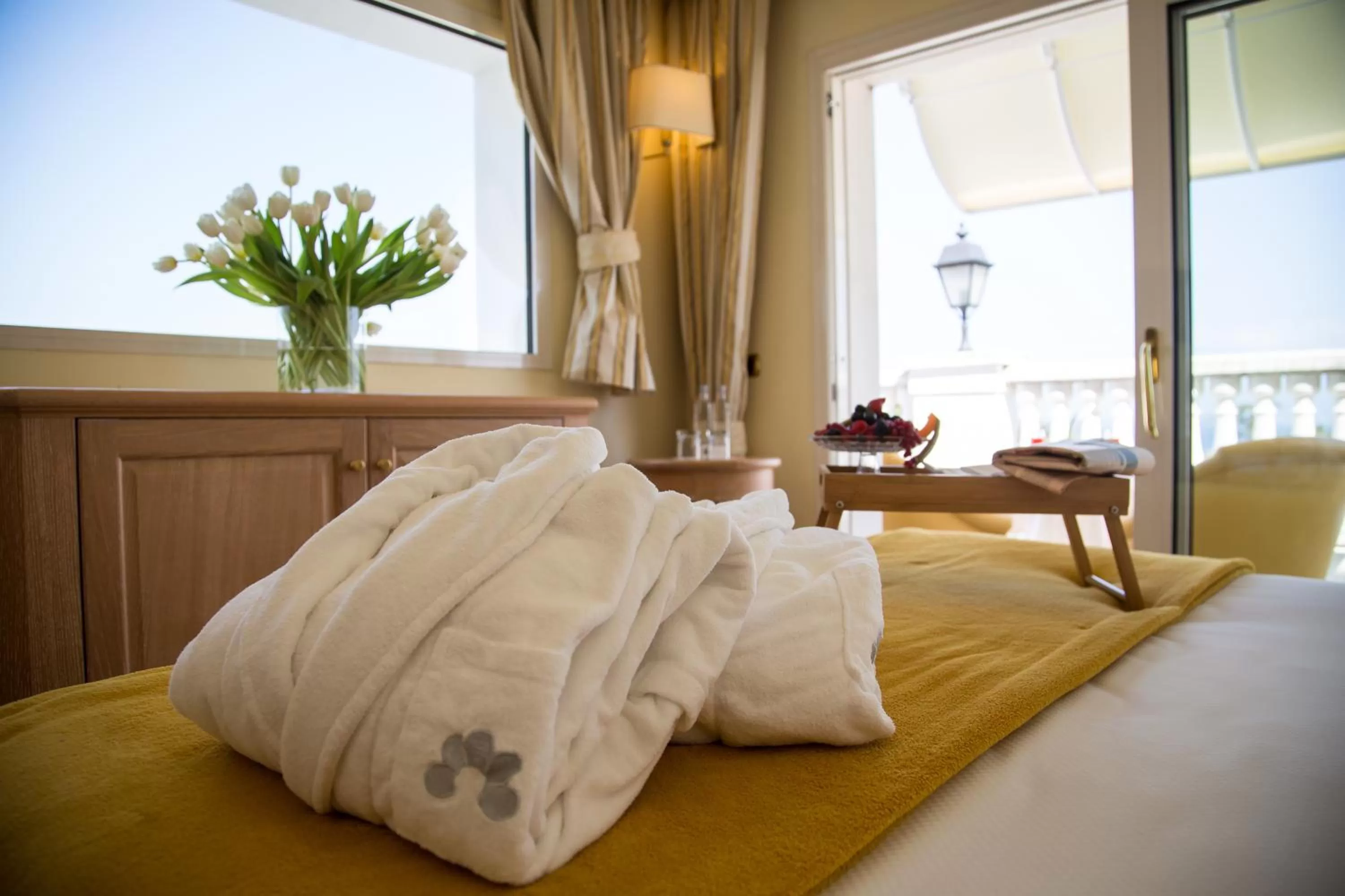 Lake view, Bed in Palace Hotel Desenzano