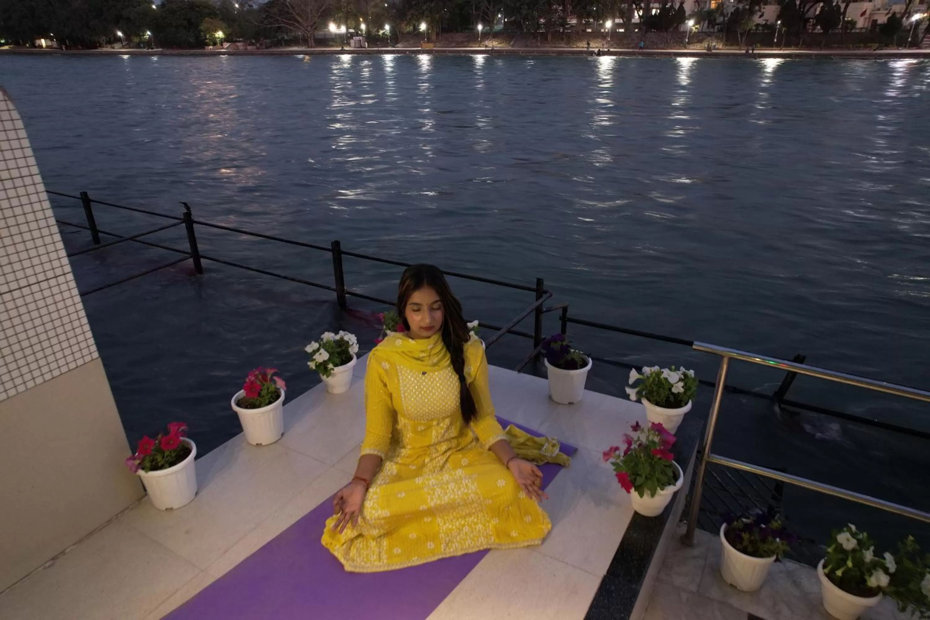 Night in Perfectstayz Premium Ganga Heights - Ganga View rooftop cafe