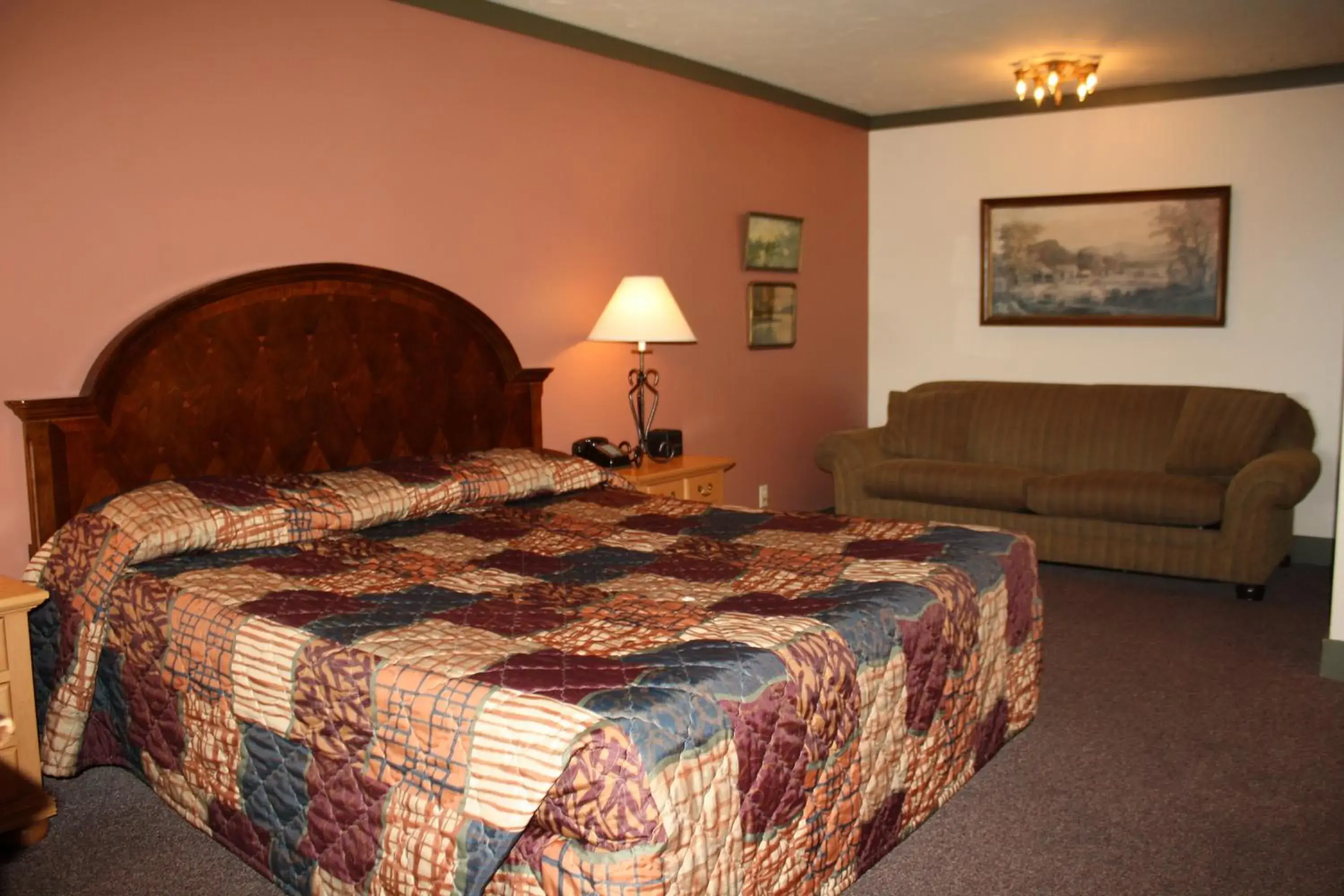 Bed in Outback Roadhouse Motel & Suites Branson