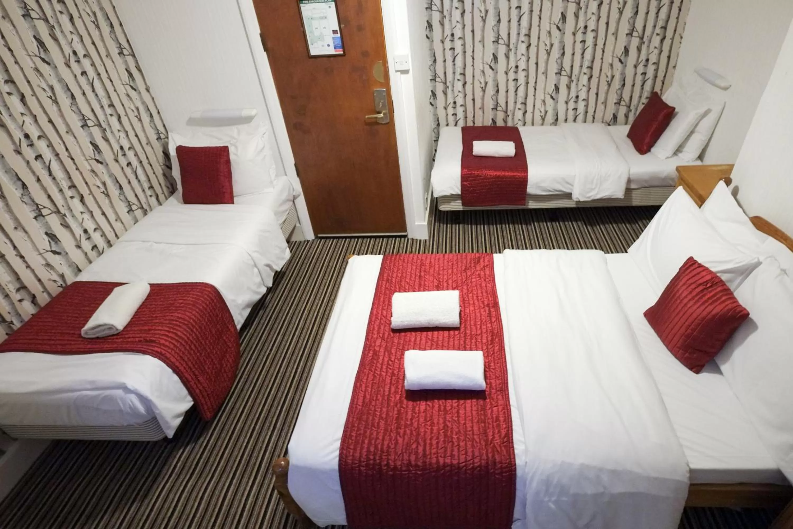 Photo of the whole room, Bed in St Athans Hotel