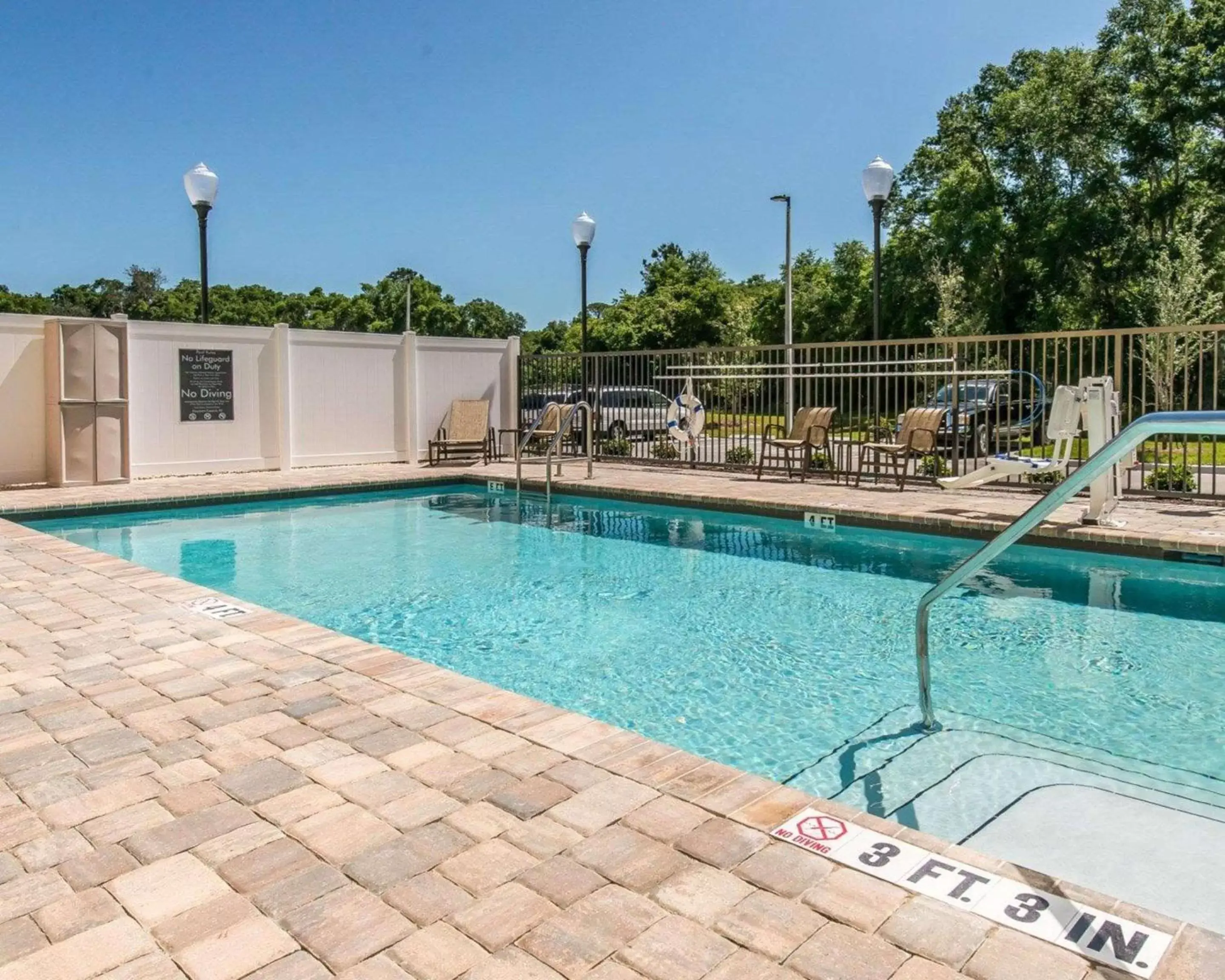 On site, Swimming Pool in Comfort Suites near Rainbow Springs Dunnellon