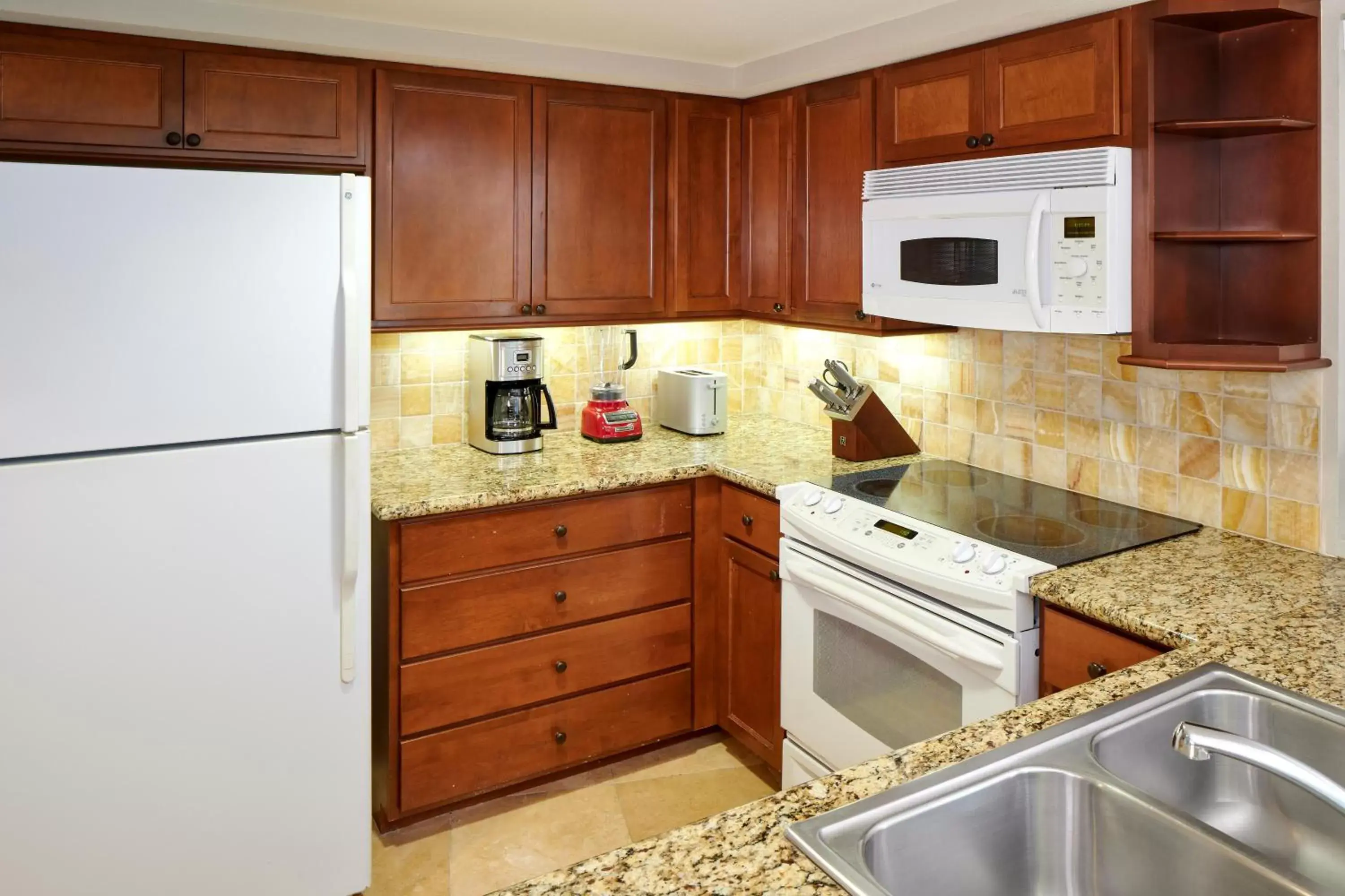 Kitchen or kitchenette, Kitchen/Kitchenette in Luana Waikiki Hotel & Suites