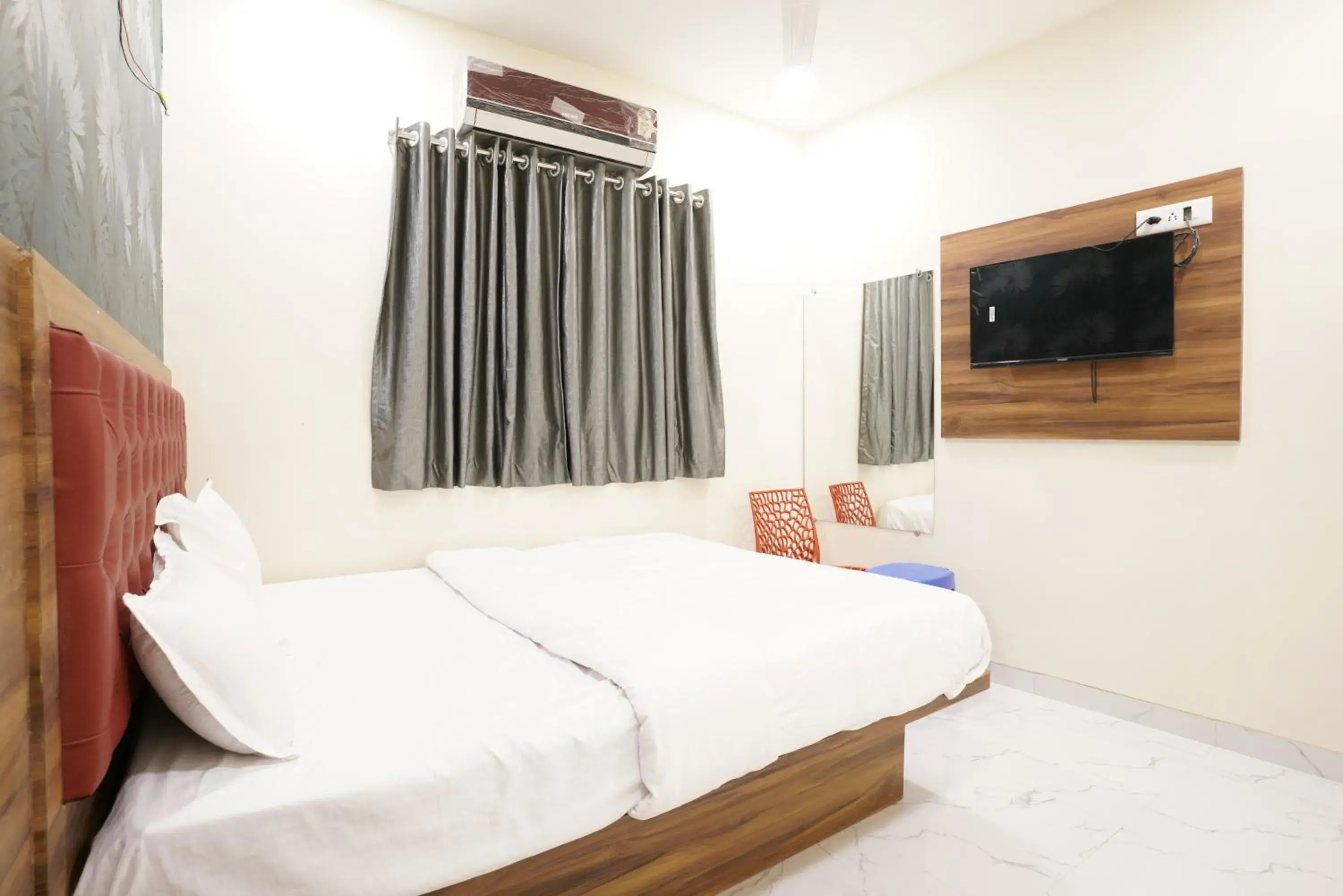 Communal lounge/ TV room, Bed in Hotel King Residency Kurla Communal lounge/ TV room, Bed in Hotel King Residency Kurla