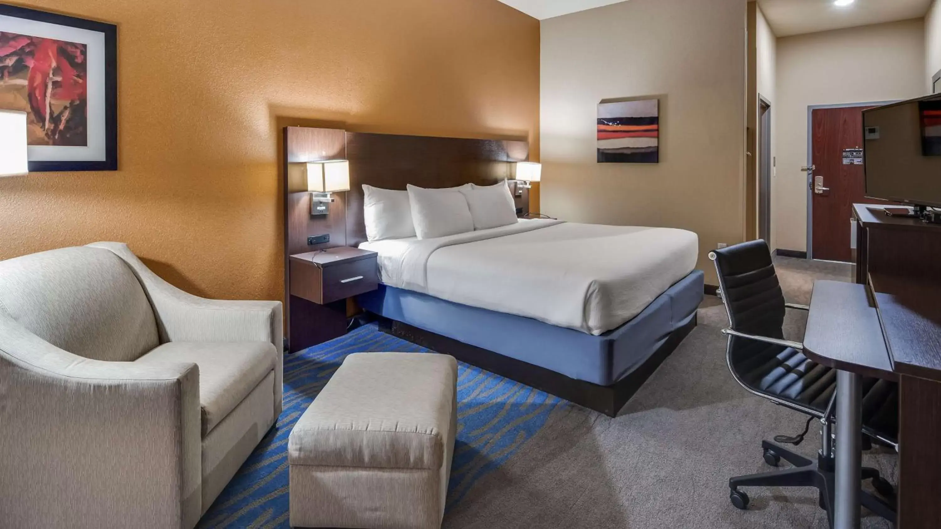 Photo of the whole room in Best Western St. Louis Airport North Hotel & Suites