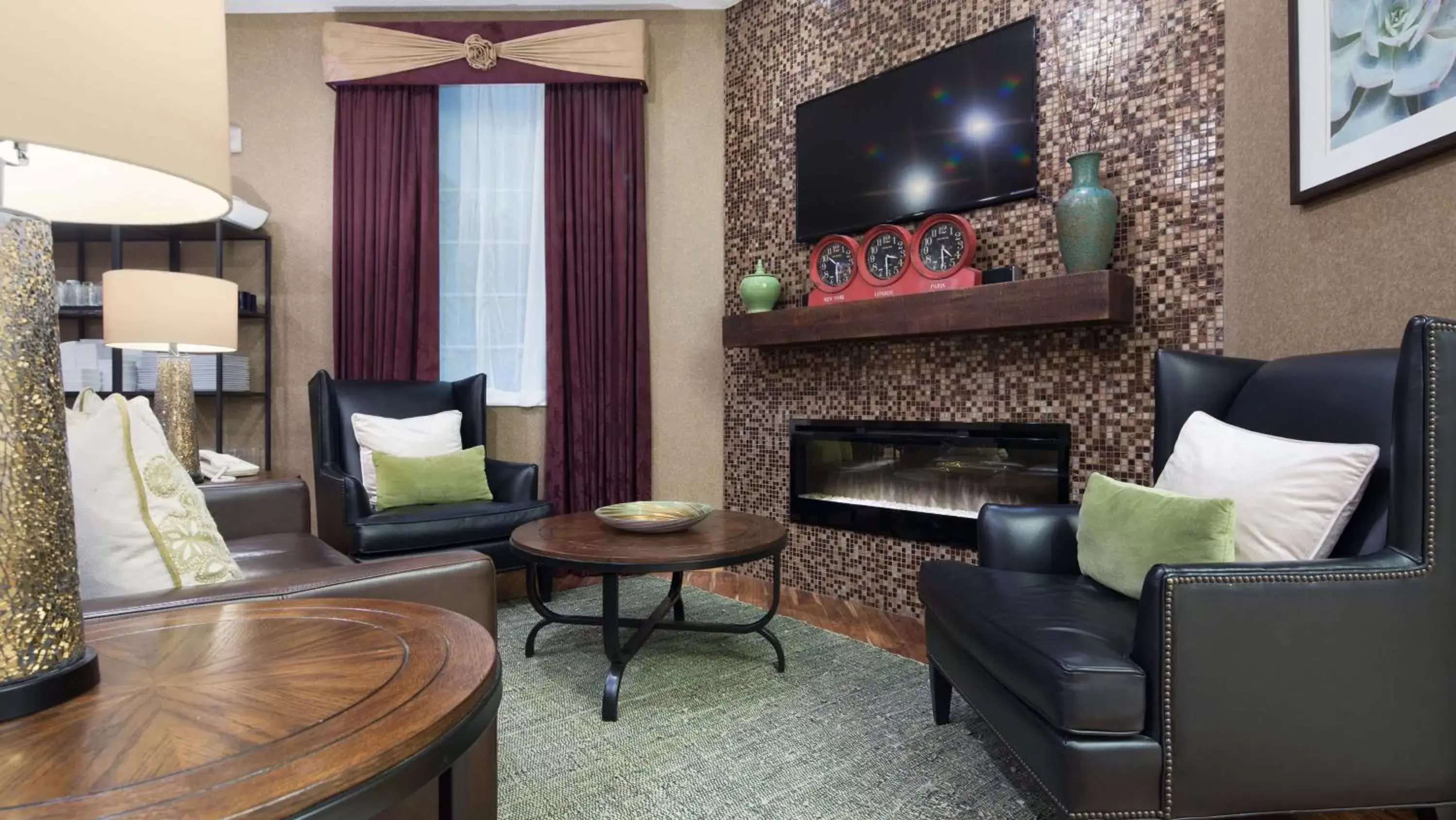 Lobby or reception, Seating Area in Best Western Plus Des Moines West Inn & Suites