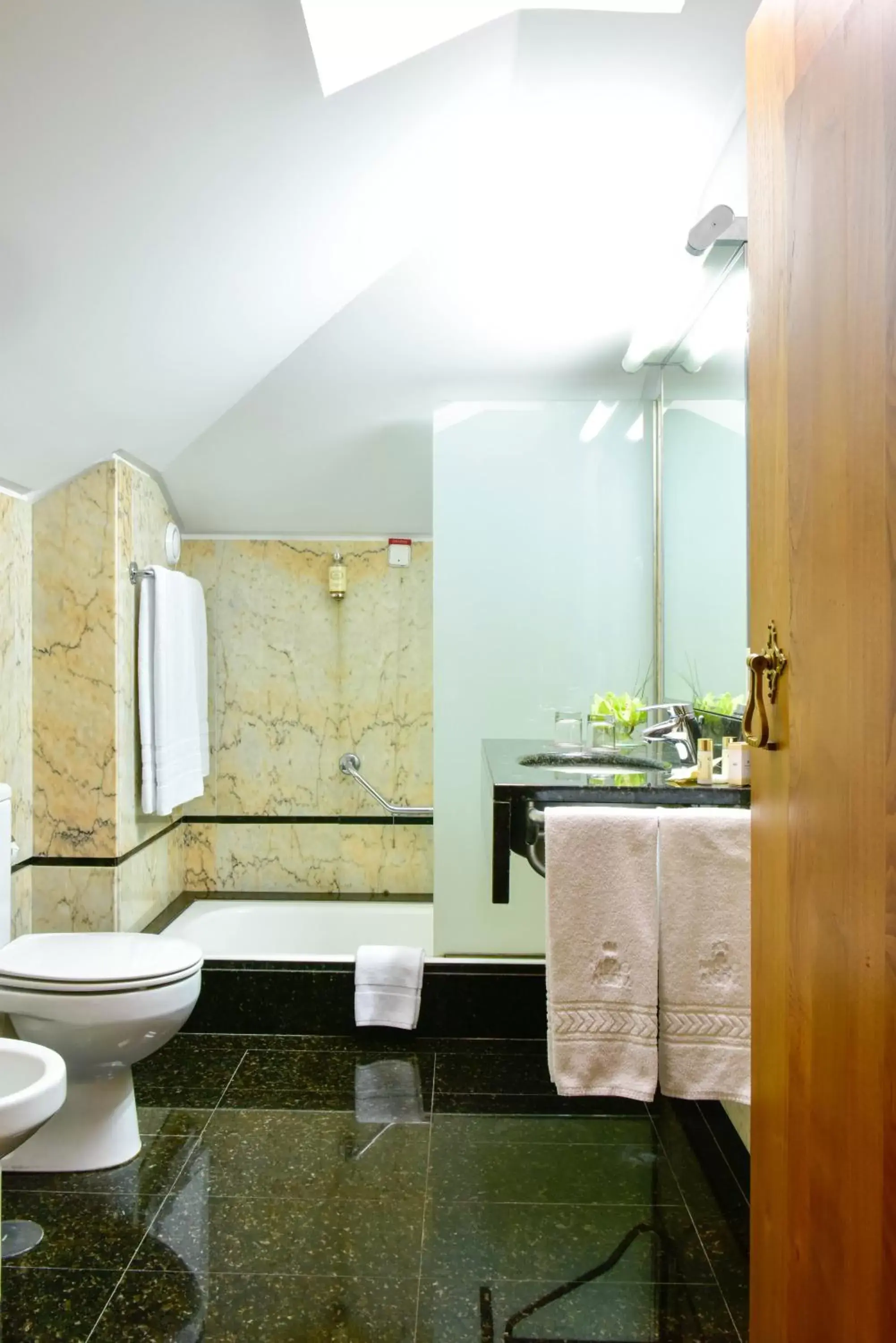 Bathroom in Casa Melo Alvim - by Unlock Hotels