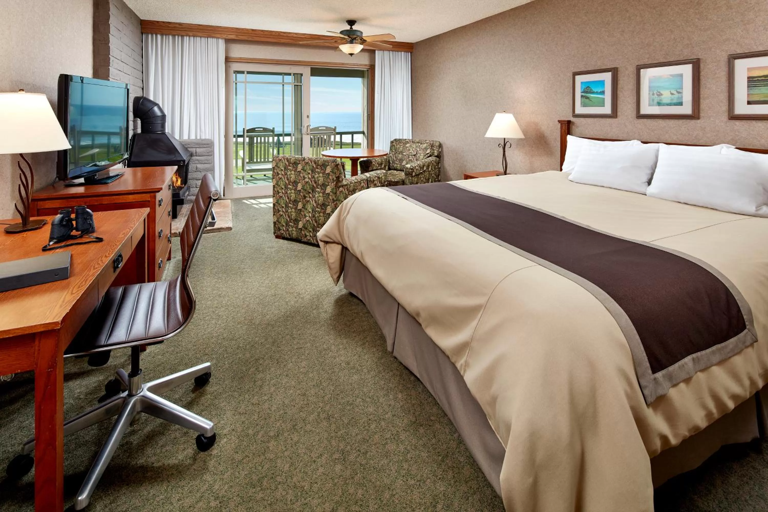 Bedroom, Bed in Cavalier Oceanfront Resort