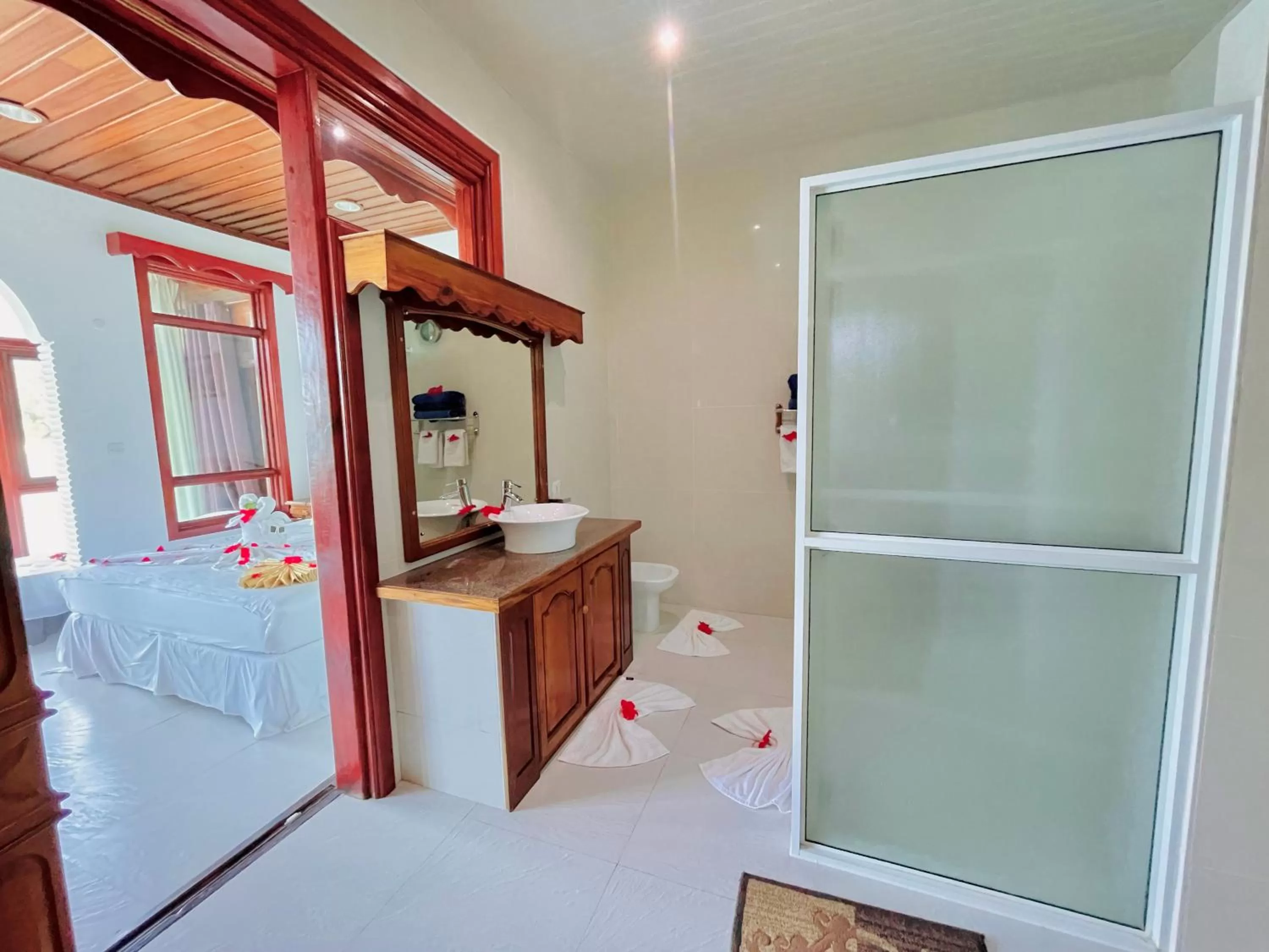 Bathroom, Bed in Villa Chez Batista