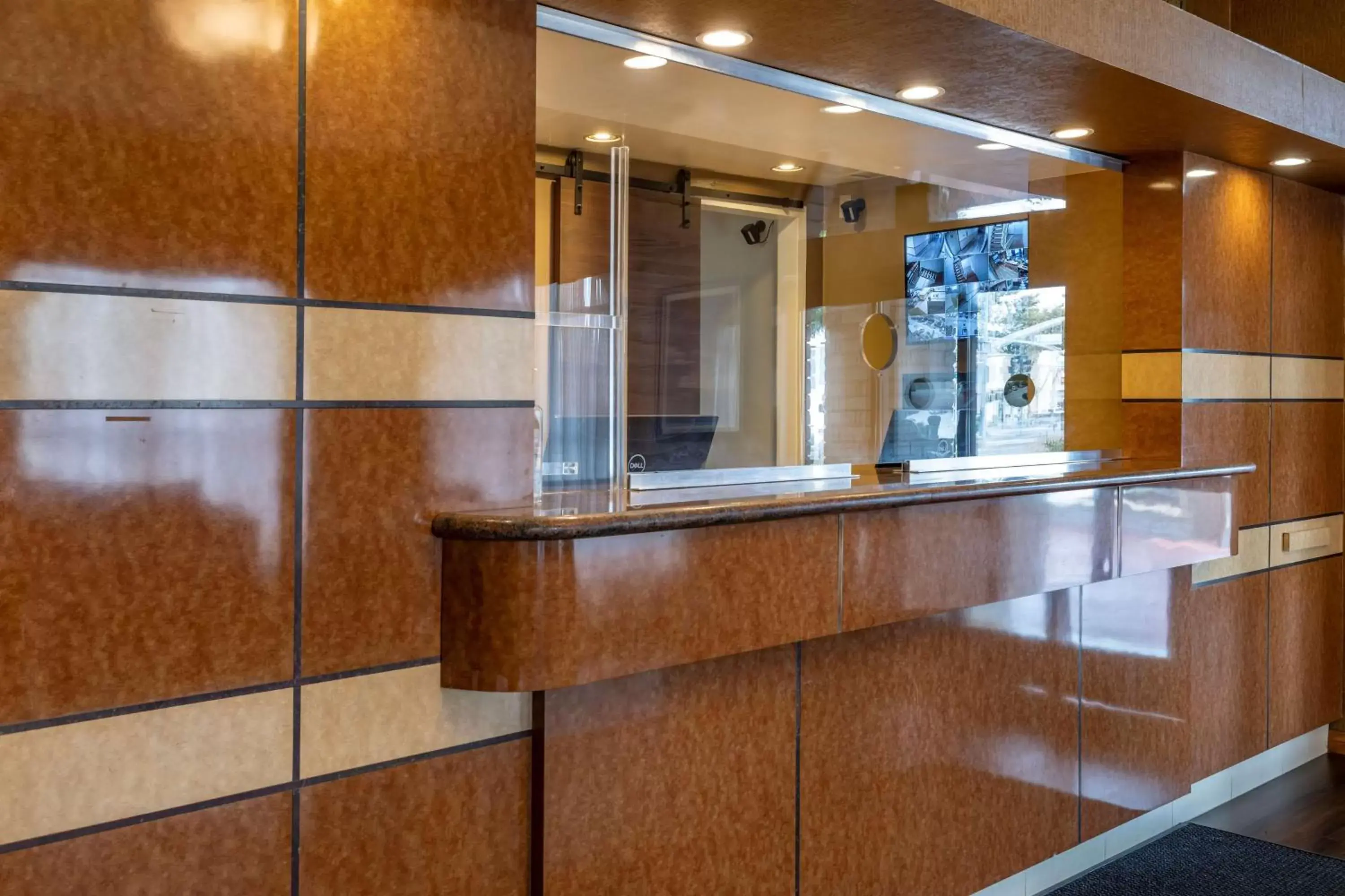 Lobby or reception, Bathroom in Best Western Plus South Bay Hotel