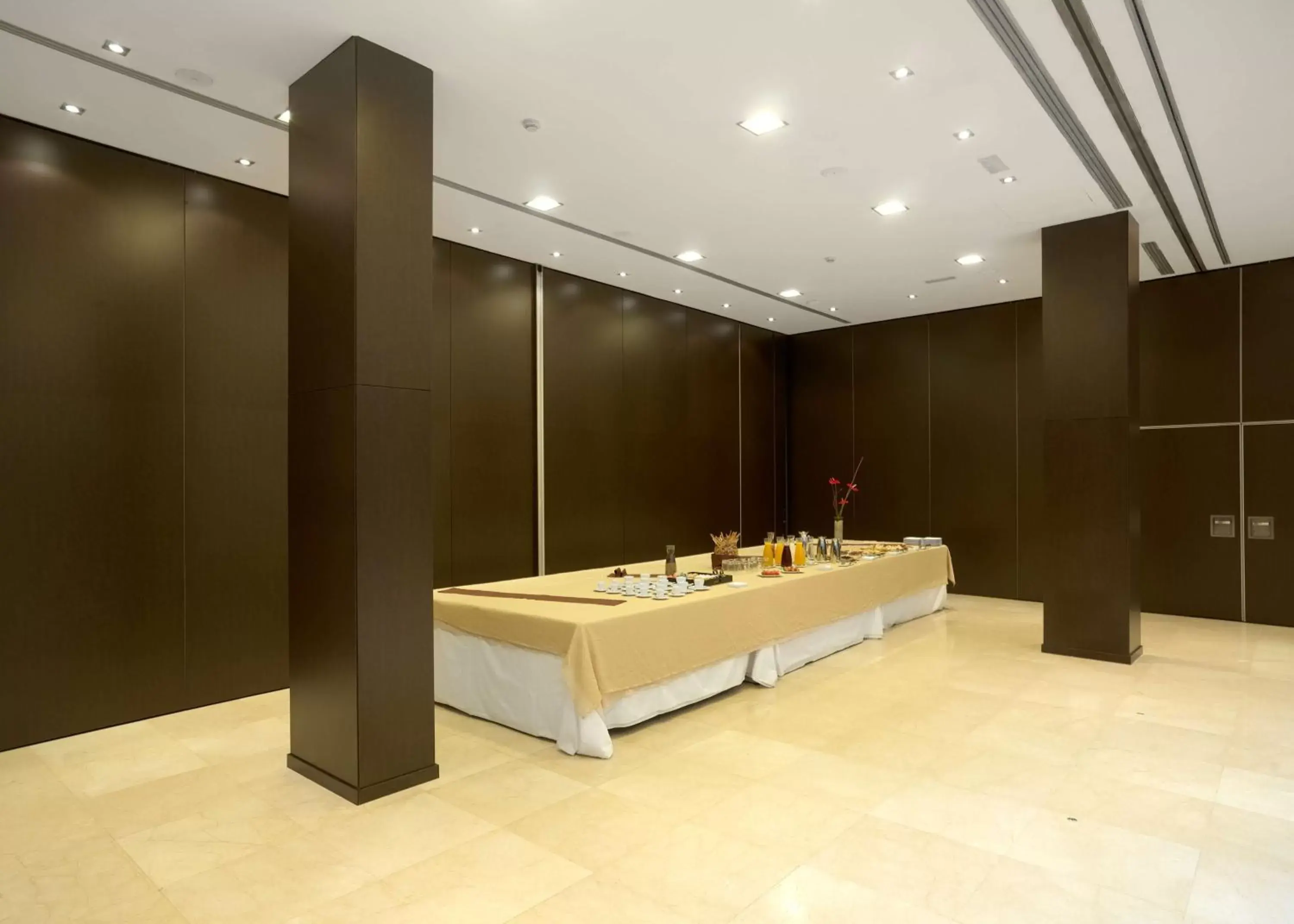 Meeting/conference room, Bathroom in NH Tenerife