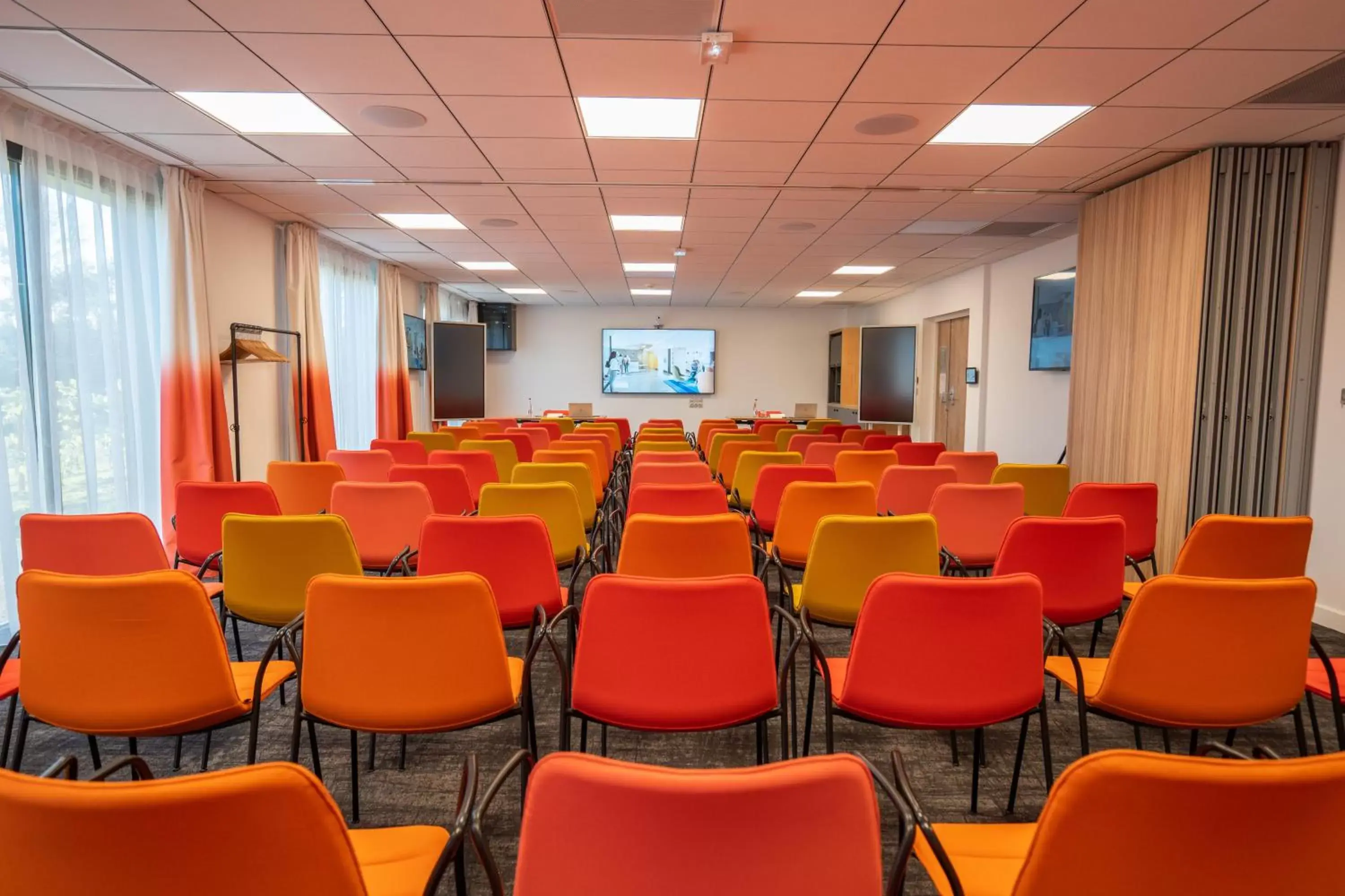 Meeting/conference room in Holiday Inn - Bordeaux-Merignac, an IHG Hotel