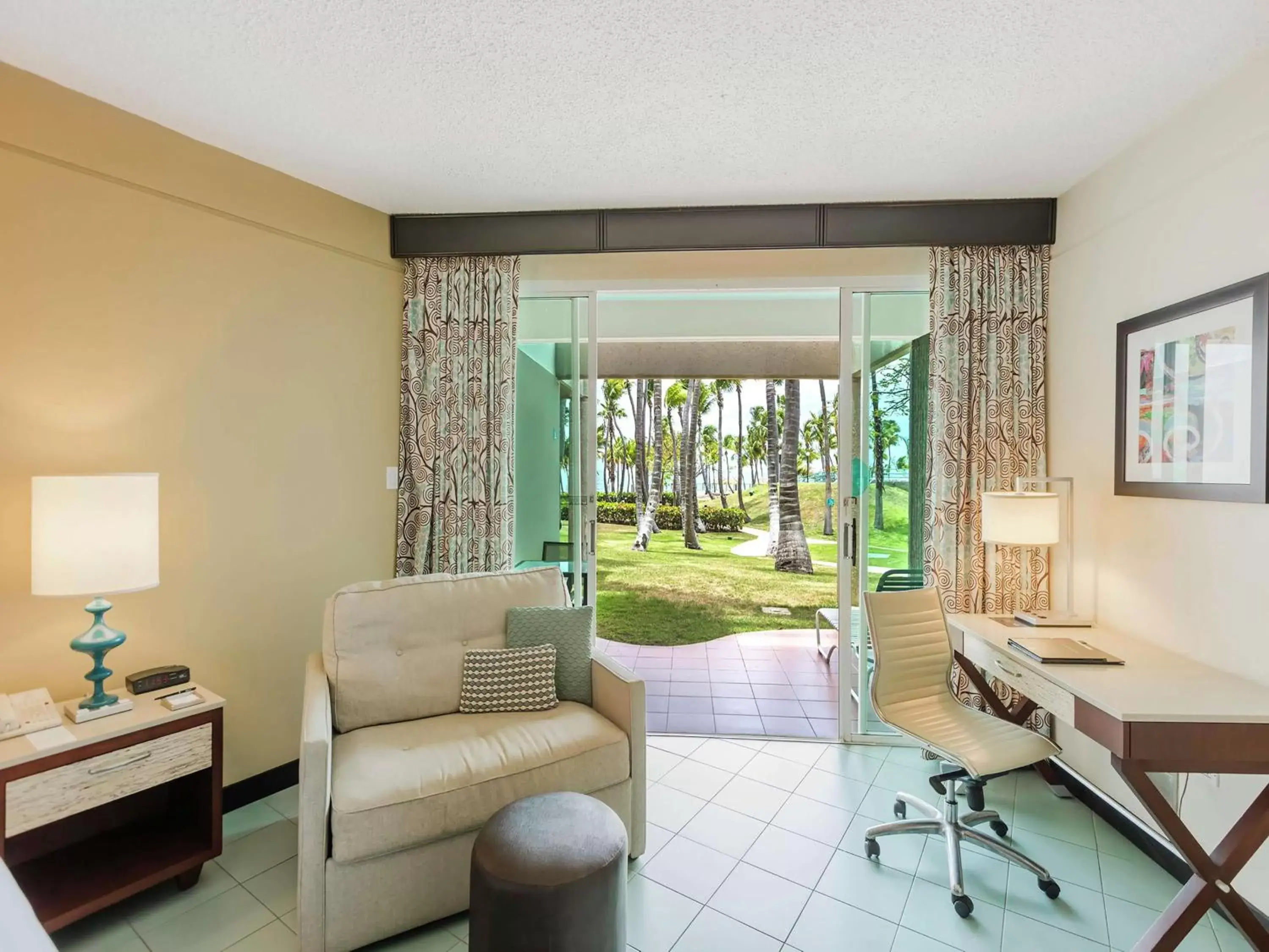 Bedroom, Seating Area in Hilton Ponce Golf & Casino Resort