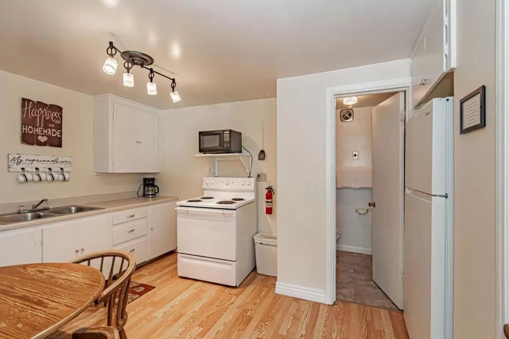 Kitchen or kitchenette, Kitchen/Kitchenette in Suites of Lava Hot Springs