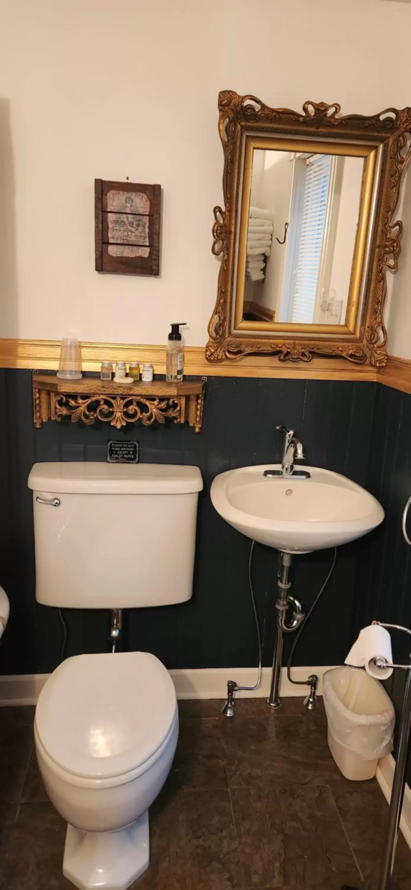 Bathroom in Oaklawn Inn