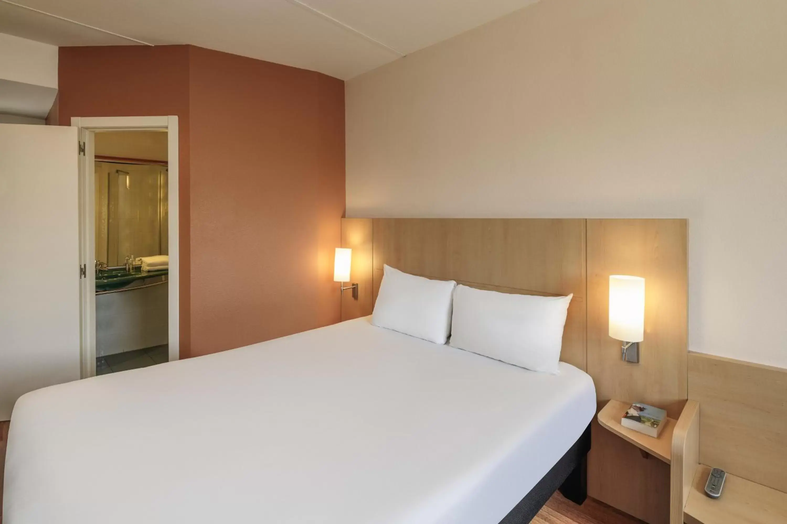 Photo of the whole room, Bed in Ibis Malaga Centro Ciudad