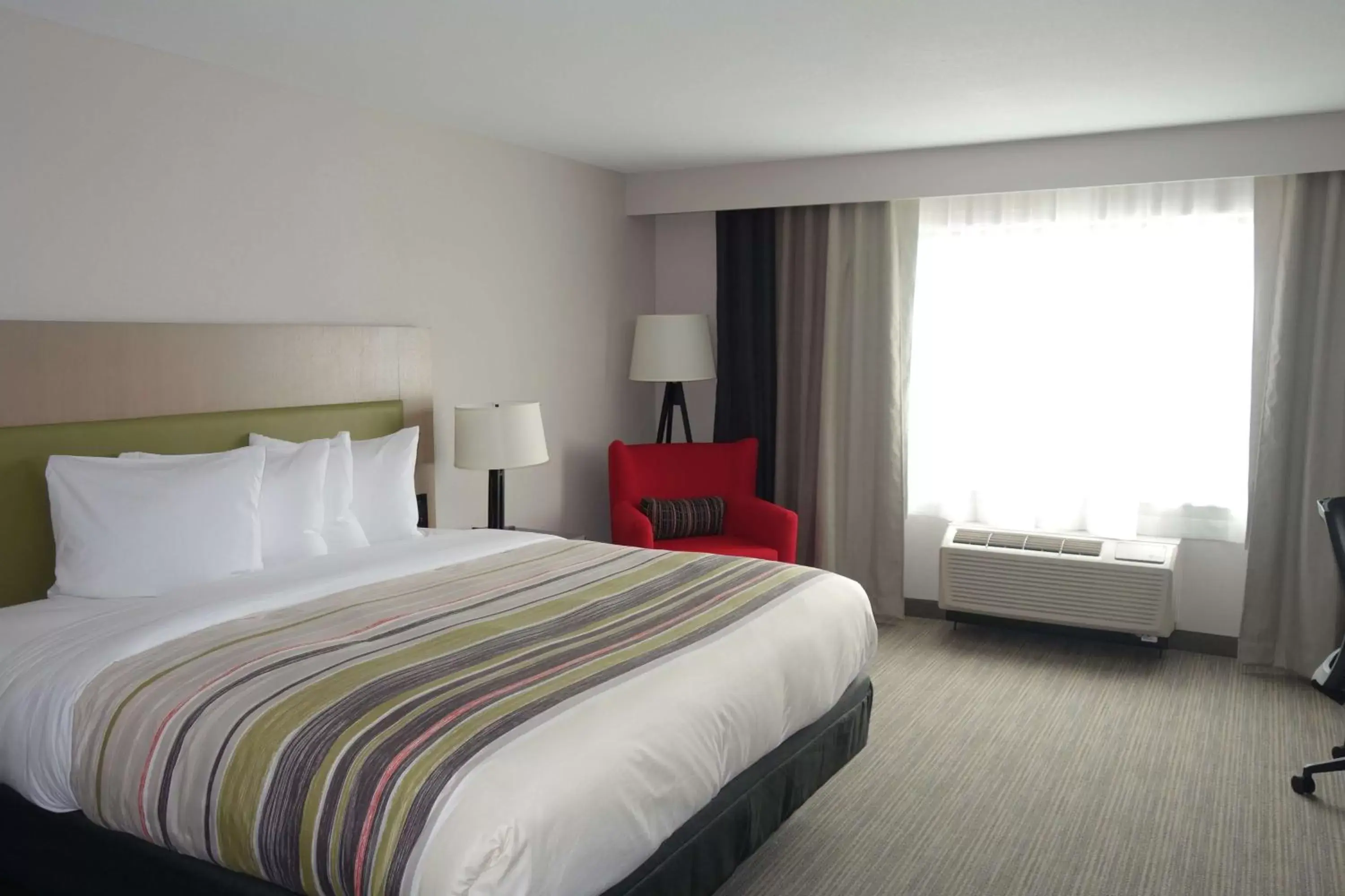 Photo of the whole room, Bed in Country Inn & Suites by Radisson, Lawrence, KS